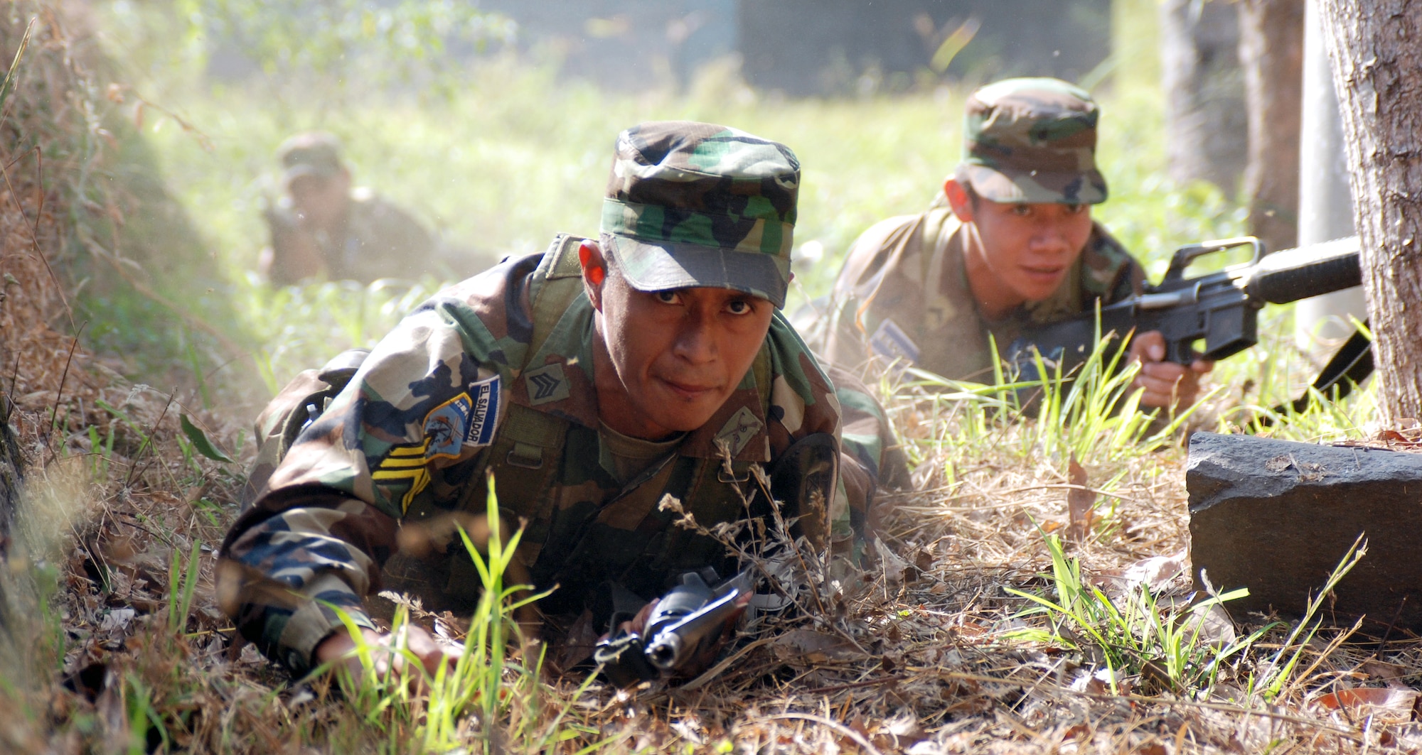 Salvadoran military members train for their upcoming deployment to support Operation Iraqi Freedom. A 14-person U.S. team from Joint Task Force – Bravo, Soto Cano Air Base, Honduras, provided combat lifesaver training, combat driving techniques, and communications and Global Positioning Satellite equipment operation. (U.S. Air Force Photo by Tech. Sgt. John Asselin)