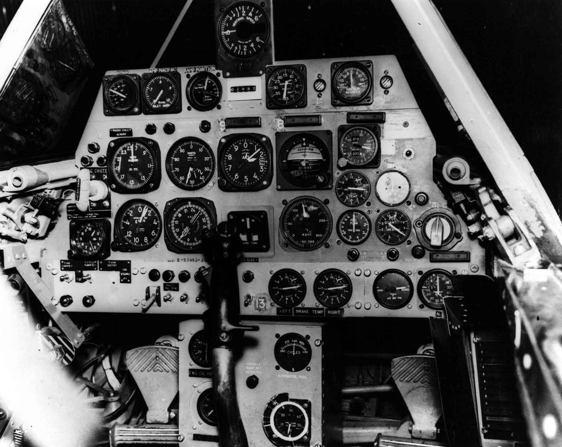 convair-f-106a-cockpit