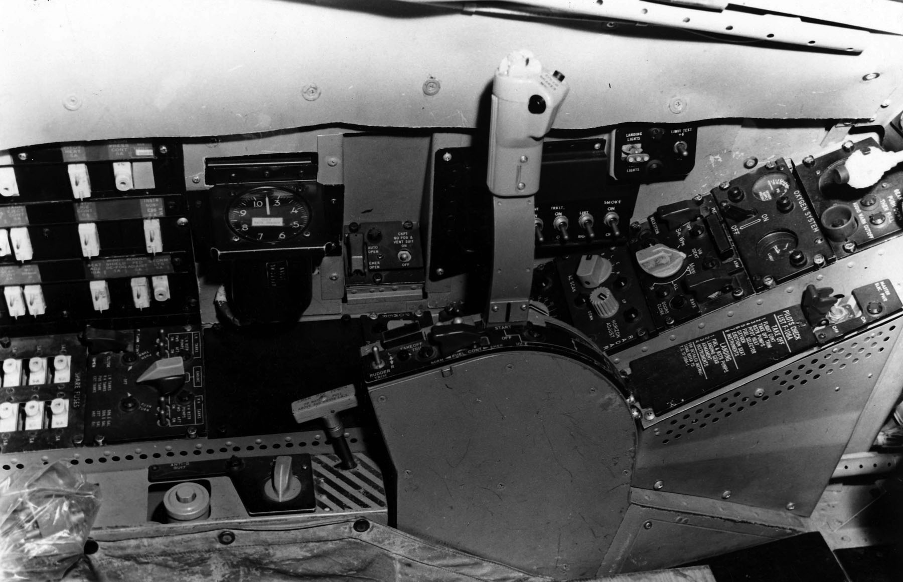 convair-f-106a-cockpit