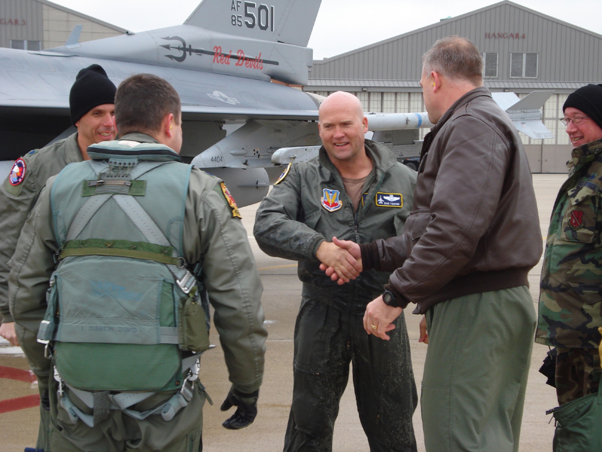 Lt. Col. Dan Swayne is congratulated upon landing after he logged his 4,000th hour in the F-16.  He is the deputy chief of standardization and evaluation for 9th Air Force and Central Command Air Forces, stationed at Shaw. Colonel Swayne reached the 3,000-hour milestone six years ago and logged his 4,000th during a training sortie from Mississippi with the 107th Fighter Squadron, Selfridge Air National Guard, Mich. He is one of only two active-duty F-16 pilots to reach that number. (USAF photo)