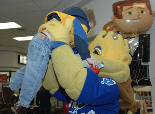 WHITEMAN AIR FORCE BASE, Mo. – The Kansas City Royals mascot “Slugger” picks up Justin Helton, son of Alicia and Staff Sgt. Brandon Hilton, 509th Aircraft Maintenance Squadron, at the base exchange Jan. 19. (U.S. Air Force photo/Airman 1st Class Stephen Linch) 