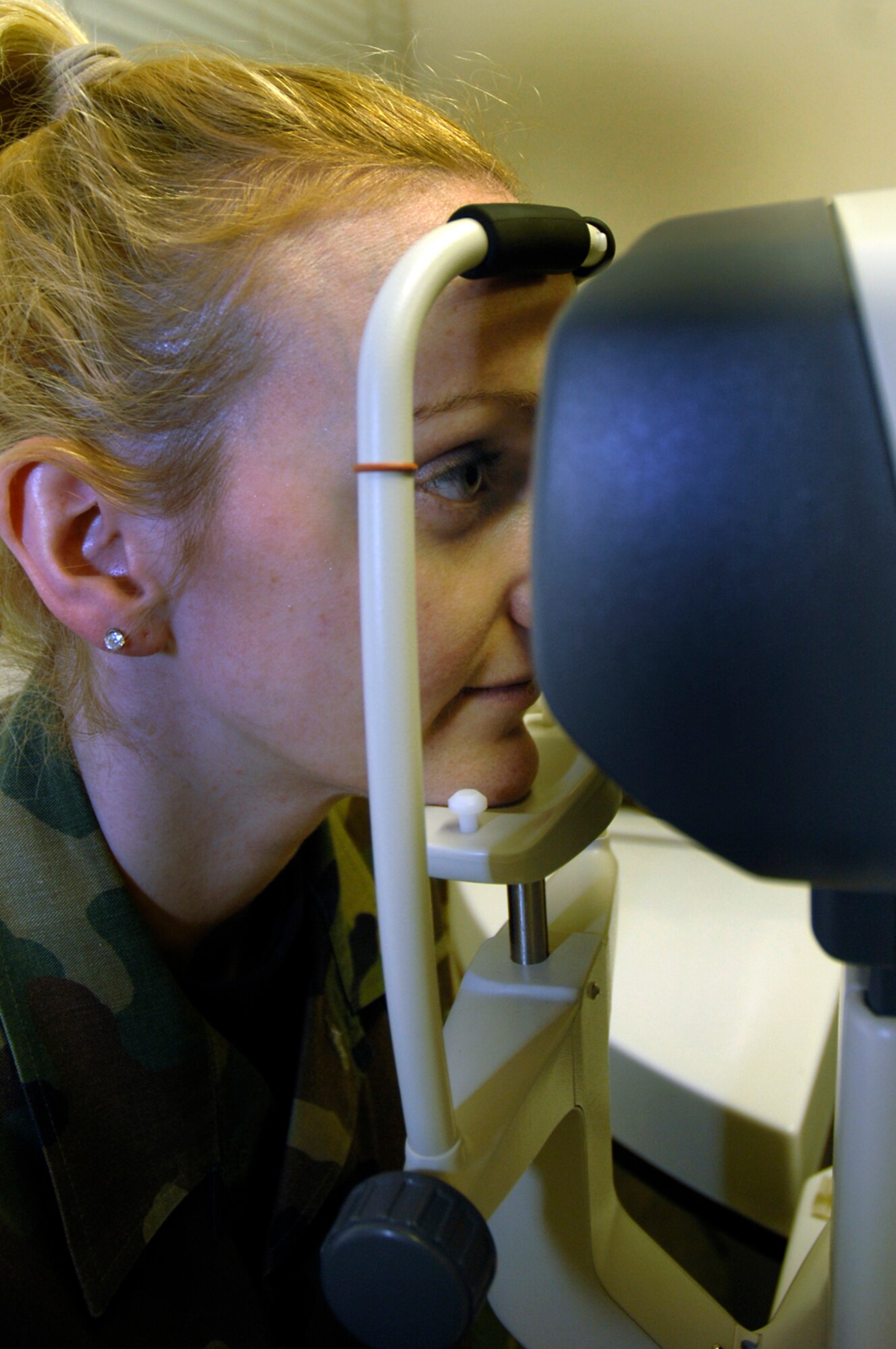 Staff Sgt. Mary Nelson, 48th Aerospace Medicine Squadron, undergoes a refraction eye test, Jan. 22 at RAF Lakenheath, England. A refraction test measures the eyes' need for corrective lenses. (U.S. Air Force photo by Airman 1st Class Erika Brooke) 