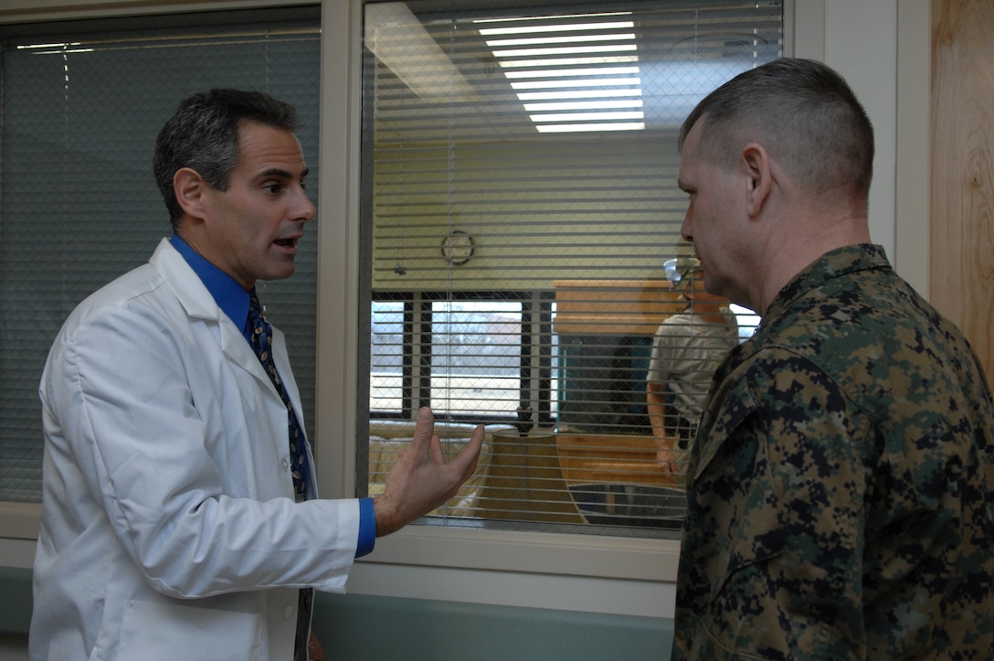 Dr. David Cifu, McGuire Veterans Affairs Medical Center medical director, tells Marine Corps Gen. James E. Cartwright, vice chairman of the Joint Chiefs of Staff, about treatment facilities at the center in Richmond, Va., Jan. 24, 2008.