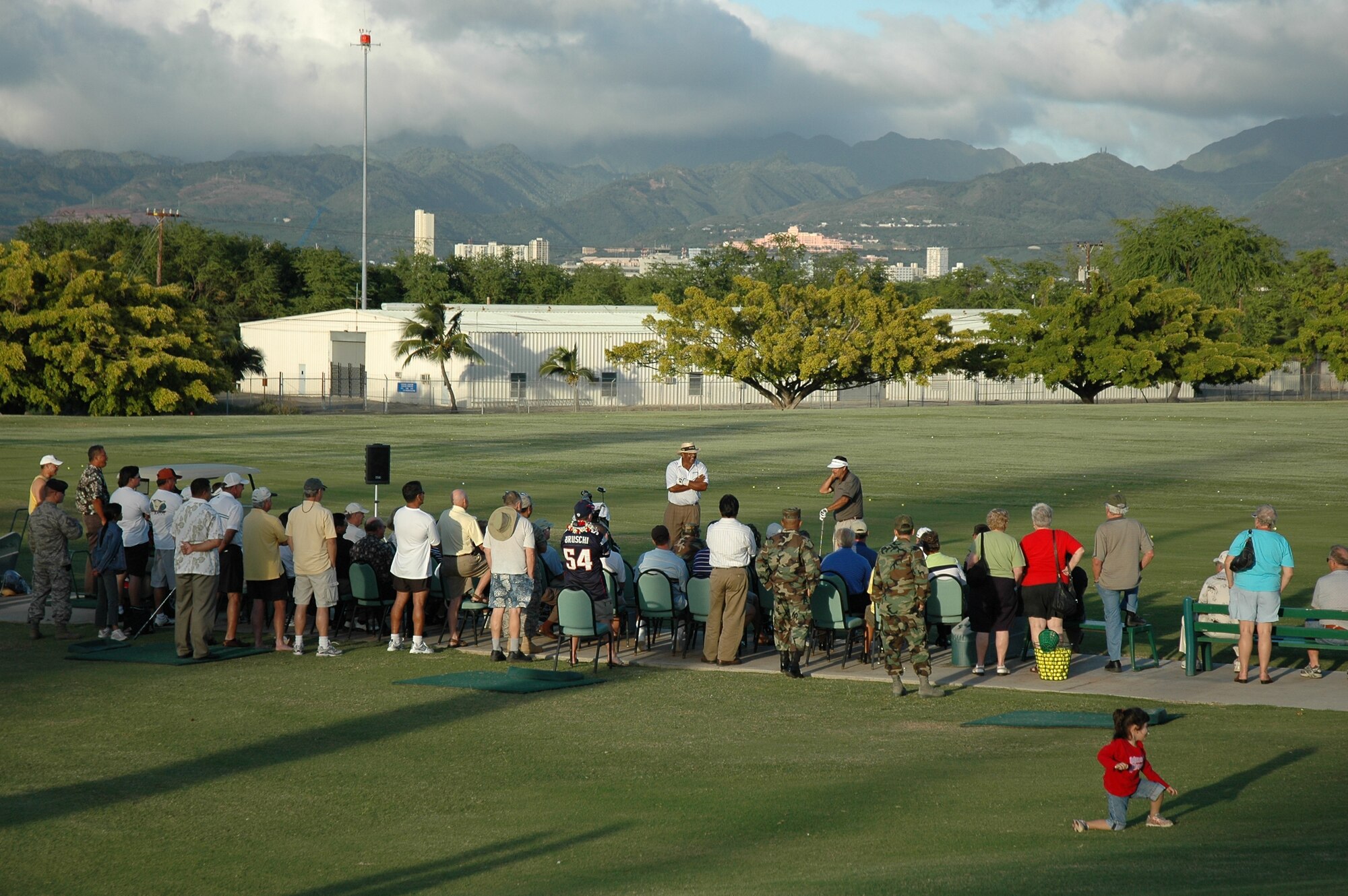 PGA Champions Tour players Jim Thorpe (left) and Brad Bryant held court at Mamala Bay Golf Course Tuesday.  The afternoon golf clinic drew about 100 fans and players. Both pros took turns demonstrating the fundamentals of the golf swing during the clinic.  The golf pros are on island playing in the Turtle Bay Championship this weekend at the Turtle Bay Resort. (Photo by Tom Willa) 