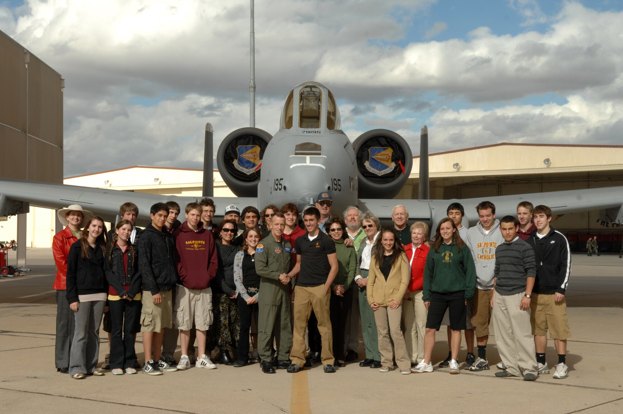 salpointe-catholic-high-school-students-visit-d-m-davis-monthan-air