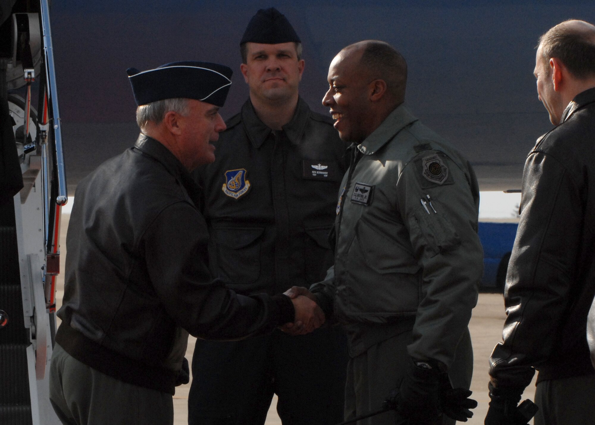 KUNSAN AIR BASE, South Korea— General Howie Chandler PACAF commander, arrives at Kunsan Air Base and is greeted by Col. CQ “Wolf” Brown Jan. 30. This is General Chandler's first visit to Kunsan since becoming the new PACAF commander. (U.S. Air Force Photo/Staff Sgt. Araceli Alarcon) 