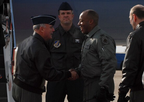 KUNSAN AIR BASE, South Korea— General Howie Chandler PACAF commander, arrives at Kunsan Air Base and is greeted by Col. CQ “Wolf” Brown Jan. 30. This is General Chandler's first visit to Kunsan since becoming the new PACAF commander. (U.S. Air Force Photo/Staff Sgt. Araceli Alarcon) 