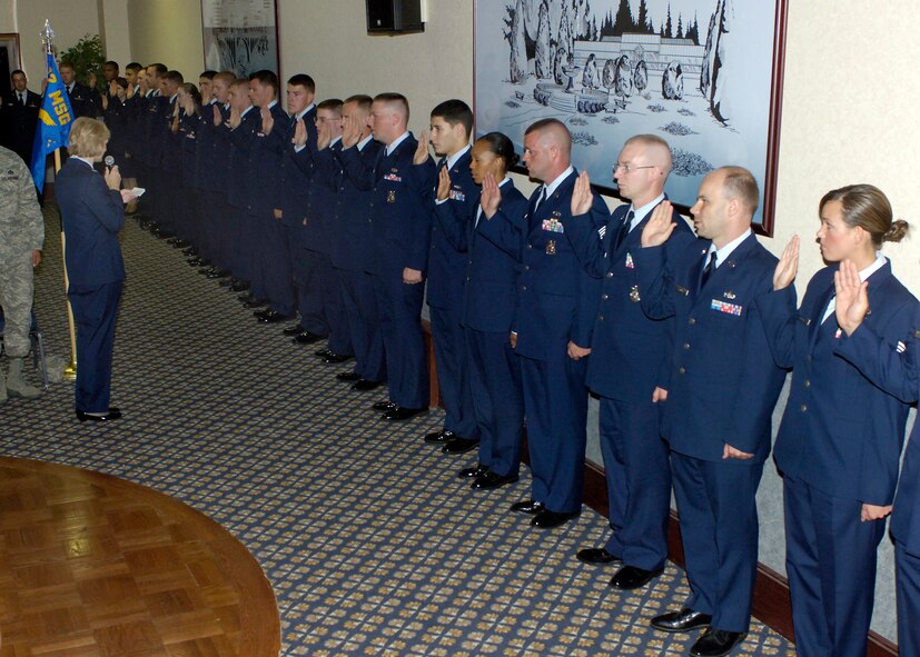FAIRCHILD AIR FORCE BASE, Wash. -- Col. Anne Sproul, 92nd Medical Group commander, leads Airmen as they repeat their oath of enlistment at the Wing Promotion Ceremony at Club Fairchild July 30. (U.S. Air Force photo / Airman 1st Class Melissa Barnett)