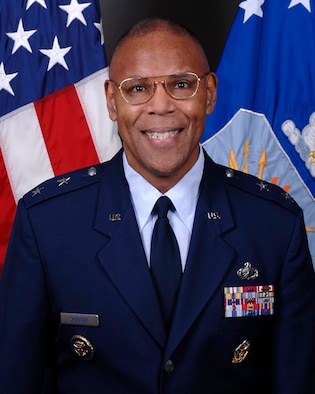 Maj. Gen. Larry O. Spencer, deputy assistant secretary for budget at the Pentagon, is the 2007 winner of the Eugene M. Zuckert Management Award. (U.S. Air Force photo)