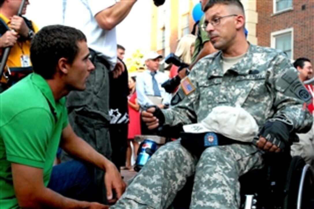 Professional golfer Charles Howell III chats with U.S. Army Sgt. Ron Frye during a barbecue hosted by the PGA Tour, July 2, 2008, at the Mologne House on the Walter Reed Army Medical Center campus, Washington, D.C.

