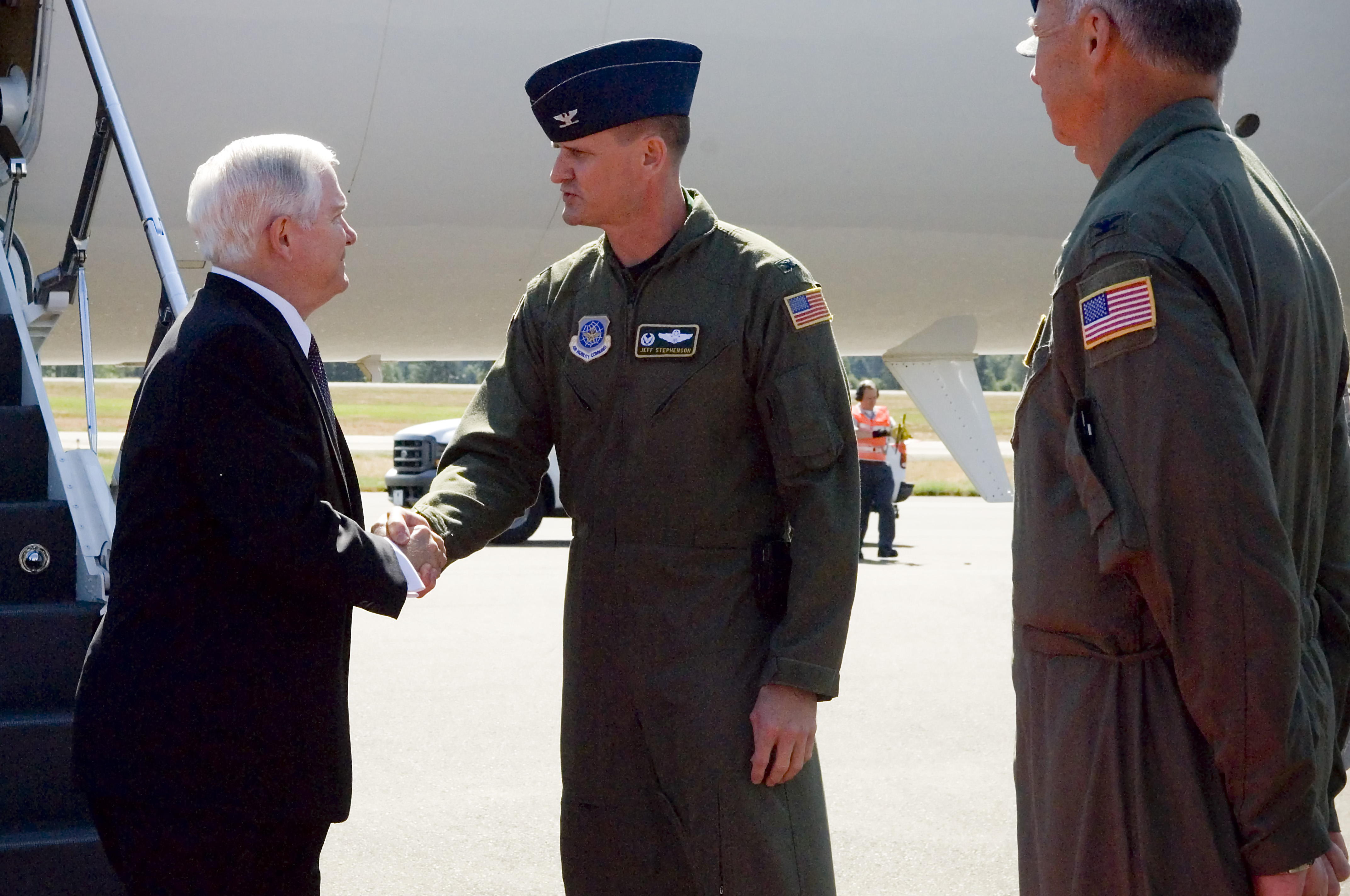 Secretary of Defense Robert M. Gates visits McChord > Team McChord > Article Display