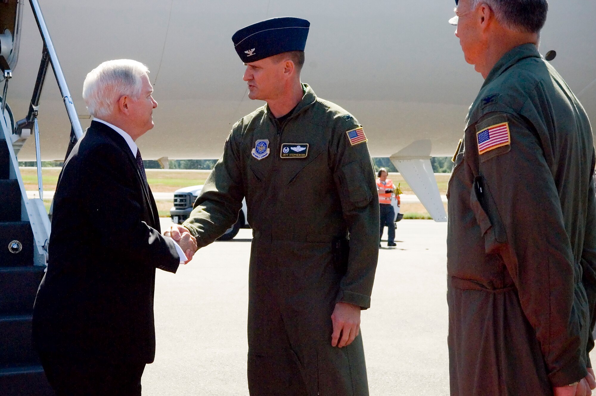 Col. Jeffrey Stephenson, 62nd Airlift Wing commander, and Col. William Flanigan, 446th Airlift Wing commander, greet Secretary of Defense Robert M. Gates upon his arrival here Monday.  (U.S. Air Force photo/Abner Guzman)