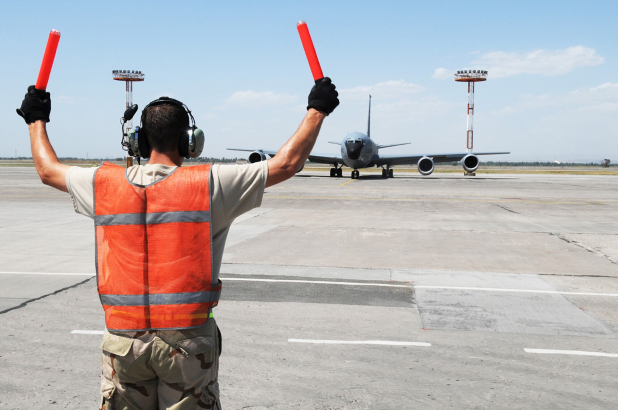 MANAS AIR BASE, Kygryz Republic-- Master Sgt. Clint Hutchings, a maintainer from the 376th Expeditionary Aircraft Maintenance Squadron, Manas Air Base, Kyrgyz Republic, taxis out a C-17 Globemaster as it departs for a mission in support of operations in Afghanistan, July 7.  (U.S. Air Force photo / Airman 1st Class Ruth Holcomb)
