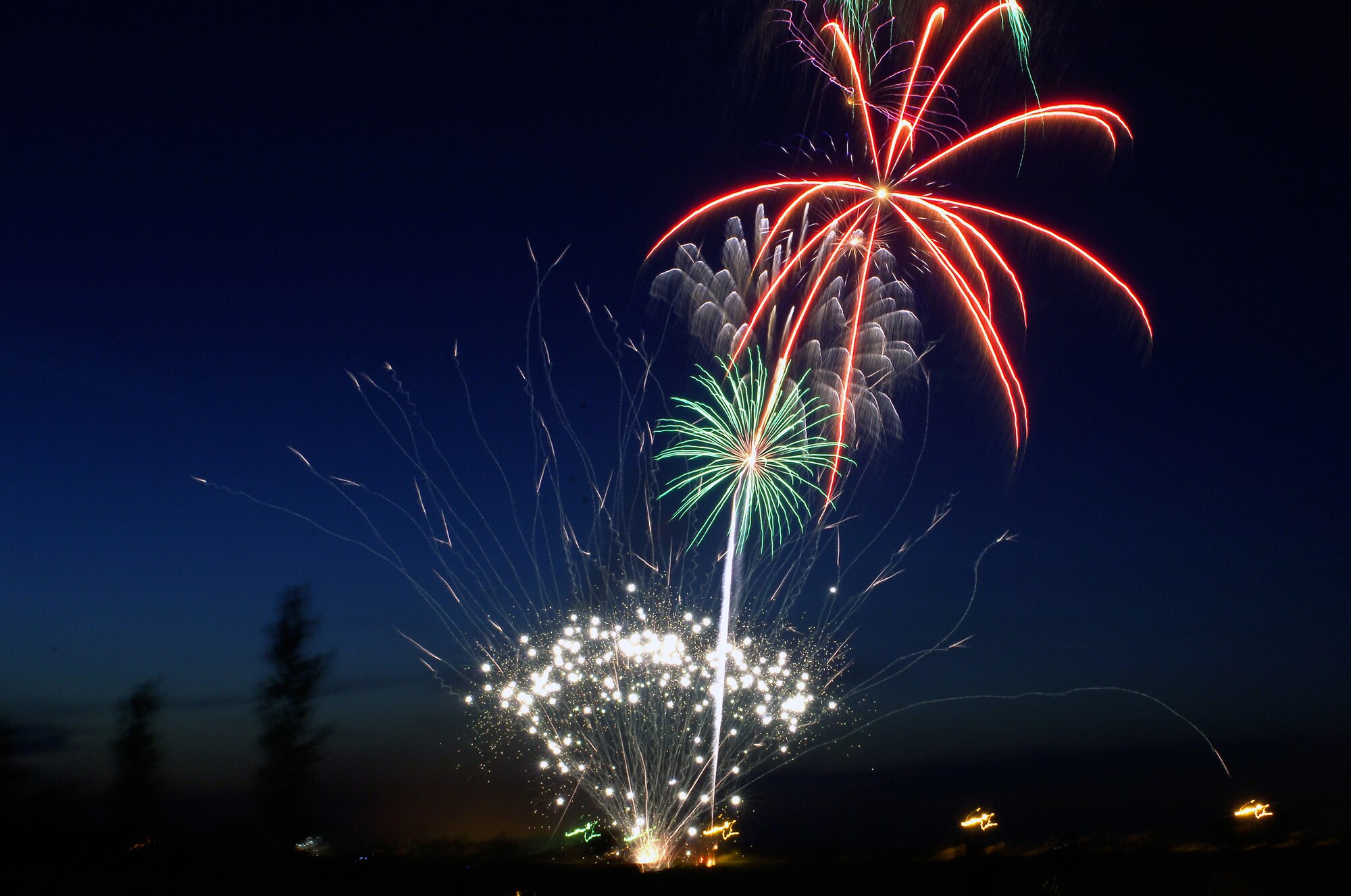 MINOT AIR FORCE BASE, N.D. -- Minot Air Force Base’s annual Fourth of July picnic and fireworks display went off with a bang, highlighted by a spectacular fireworks display here. The event was hosted by Community Center and 5th Force Support Squadron, which provided fun and entertainment for base residents.  (U.S. Air Force photo by Senior Airman Kelly Timney)