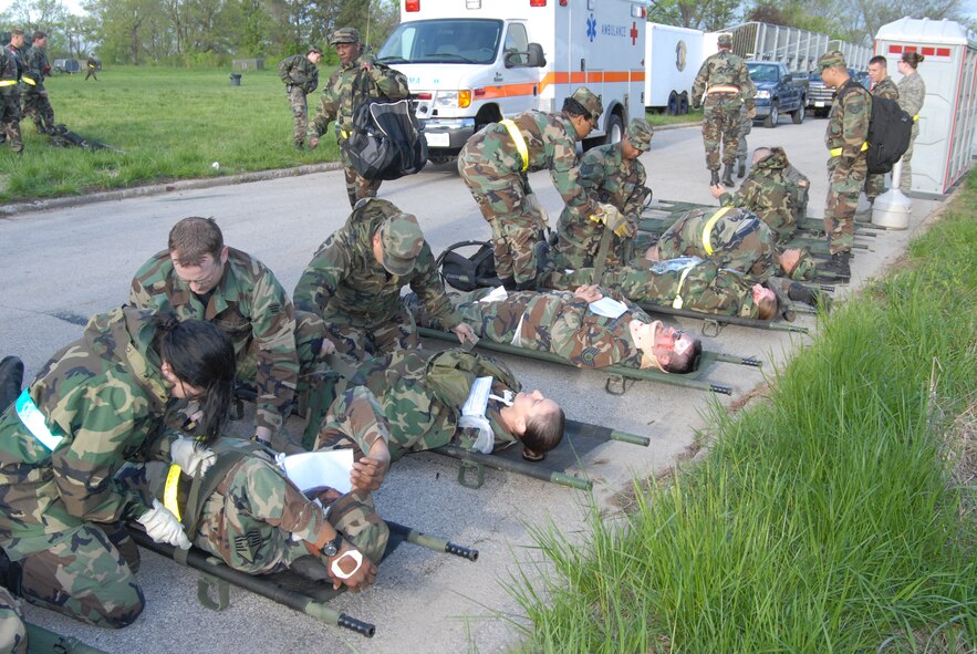 During a special four-day unit training assembly event, various members
from the medical and aeromedical fields of expertise gathered at the 932nd Airlift Wing to practice.  They spent time together discussing plans and working the triage process to prioritize the most serious patients and get them to emergency help first.  The training event had many benefits including additional training time outdoors in a simulated real world situation and producing stronger team skills.  Photo/Tech. Sgt. Dan Oliver
