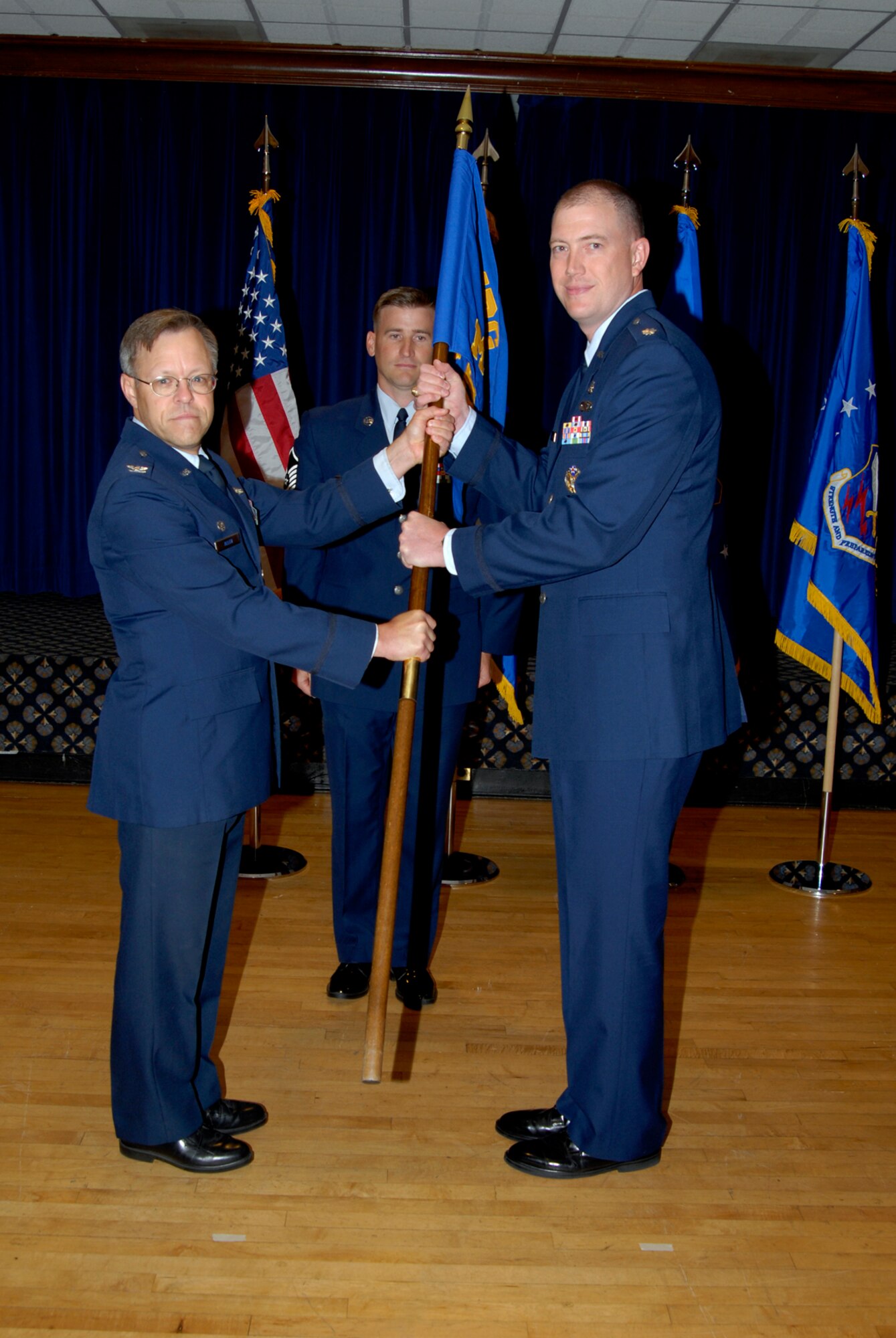 Lt. Col. Andrew Cole (right) assumes command of the 21 Medical Support Squadron from Col. Mark Allen, 21st Medical Group commander, during a change of command ceremony June 25 at the Peterson Air Force Base Club, Colo. Colonel Cole comes to the squadron from Travis Air Force Base, Calif. where he was the resource management flight commander. The outgoing commander, Lt. Col. MaryEllen Winkler is moving to the Multi Service Market Office at Fort Carson, Colo. (U.S. Air Force photo/ Roberta McDonald)