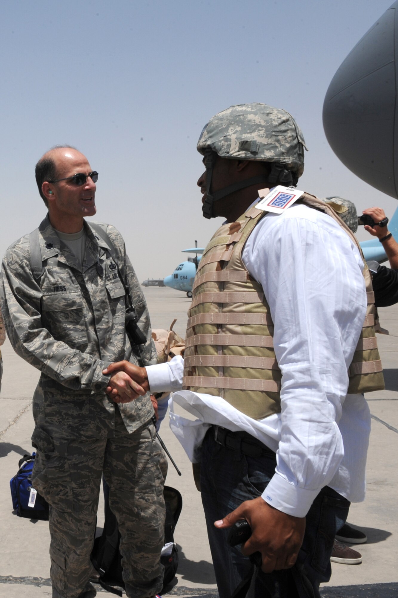 SATHER AIR BASE, Iraq -- Lt. Col. Craig Hess (left), 447th Air Expeditionary Group deputy commander, greets Osi Umenyiora of the New York Giants after he arrives to Sather Air Base on an Air Force C-17 July 7. Mr. Umenyiora is part of the USO's Summer Troop Visit. (U.S. Air Force photo/Tech. Sgt. Amanda Callahan)
 