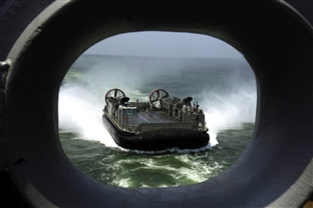 A Landing Craft Air Cushion approaches the multi-purpose amphibious assault ship USS Iwo Jima during the Iwo Jima Expeditionary Strike Group Composite Unit Training Exercise in the Atlantic Ocean, July 8, 2008.