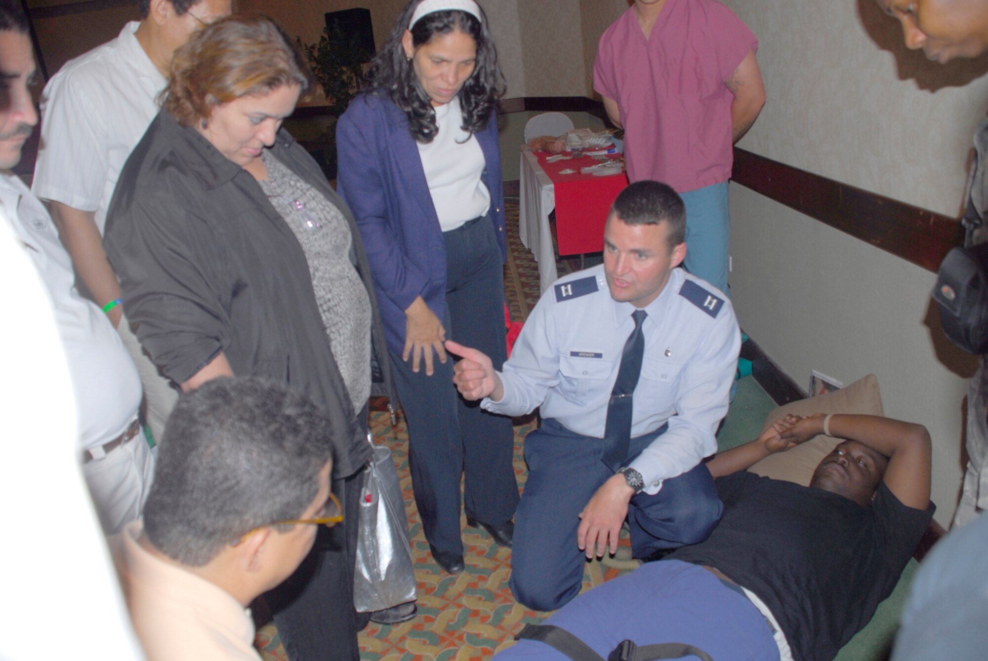 TEGUCIGALPA, Honduras -- Air Force Capt. Dennis Spencer discusses with a group of Honduran doctors and health technicians techniques used in dealing with fractures at a Honduran medical conference July 8 in Teguicigalpa. More than 200 medical professionals from across Honduras attended the course offered by Joint Task Force-Bravo Medical Element. Captain Spencer is deployed from Elmendorf Air Force Base, Alaska.(U.S. Air Force photo by Staff Sgt. Joel Mease)