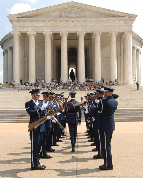 The U.S. Honor Guard Drill Team performs as part of the team's Summer Drill Series July 8 at the Jefferson Memorial in Washington. The team will perform around the National Capitol Region until July 29. For more information about the 2008 performances, logon to www.honorguard.af.mil/drillteam/. (U.S Air Force photo by Senior Airman Alexandre Montes)