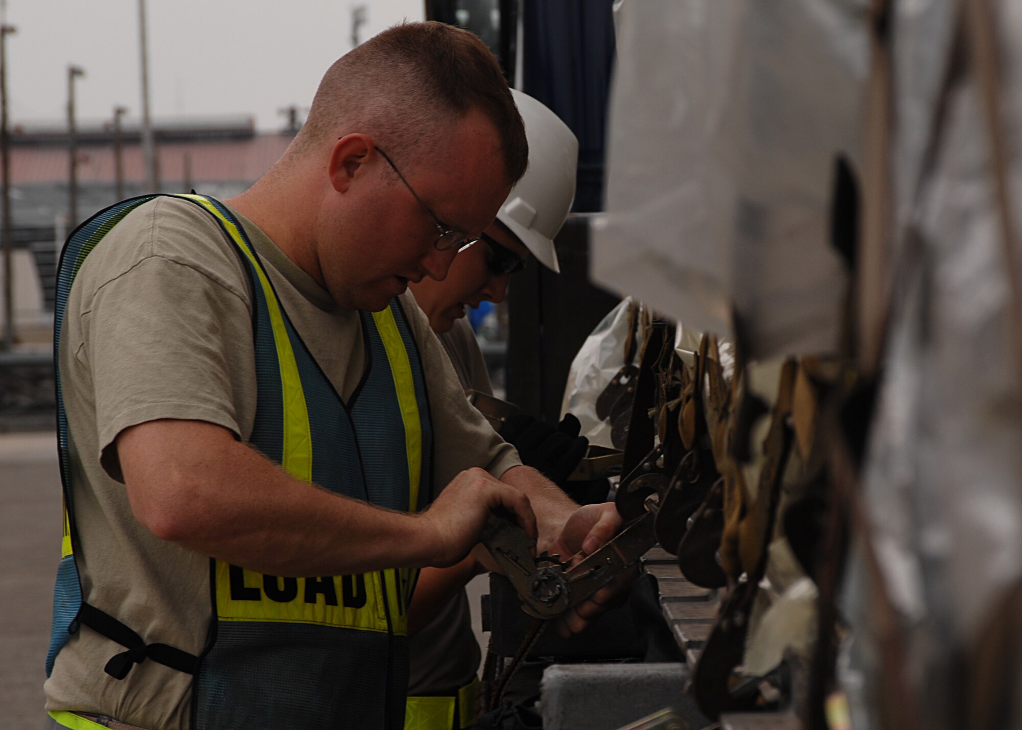 YOKOTA AIR BASE, Japan - Senior Airman Jason Graham, from the 374th Maintanence Squadron, unhooks a pallet during Exercise Beverly Morning 08-07 on July 10. The exercise is designed to test base deployment and operational readiness. (U.S. Air Force photo by Airman 1st Class Jonathan Fowler)