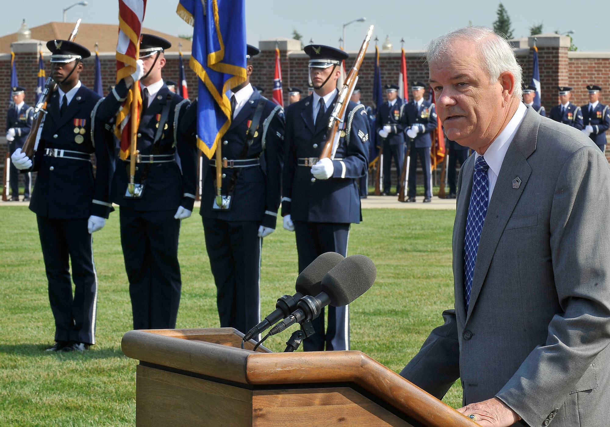 Michael Wynne, the former Secretary of the Air Force, honors Gen. T. Michael Moseley during the latter's retirement ceremony on Bolling Air Force Base, D.C., July 11. General Moseley is the 18th chief of staff. (U.S. Air Force photo/Scott M. Ash)