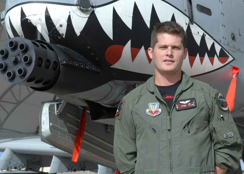 MOODY AIR FORCE BASE, Ga.—Capt. Brian Erickson, 75th Fighter Squadron chief of mission planning, earned the Distinguished Flying Cross with Valor for aerial combat operations while deployed to Bagram Air Base, Afghanistan here July 11. Captain Erickson is being awarded the medal for close air support he provided on Oct. 12, 2006, when he assisted a pinned-down German Provincial Reconstruction Team in the Hindu-Kush mountain range. (U.S. Air Force photo by SrA Javier Cruz)