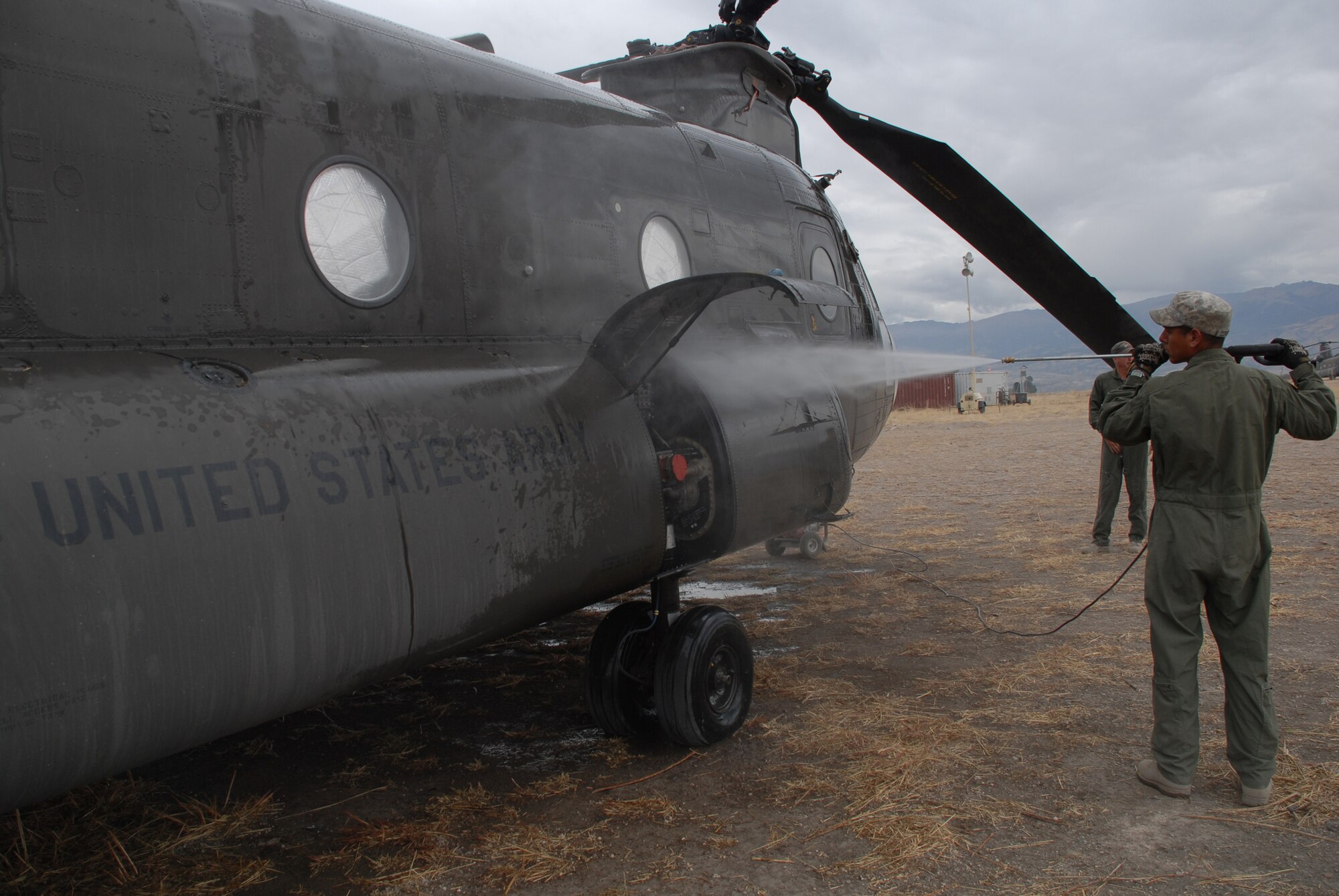 U.S. Army Spc. Josue Coronado-Iglesias, a crew chief from the 5th Battalion, 159 Aviation Regiment out of Fort Eustis, Va., power washes a CH-47 Chinook, currently residing in Los Cabitos, Peru and assigned to Task Force New Horizons Peru-2008, June 11. (U.S. Air Force photo/Airman 1st Class Tracie Forte)
