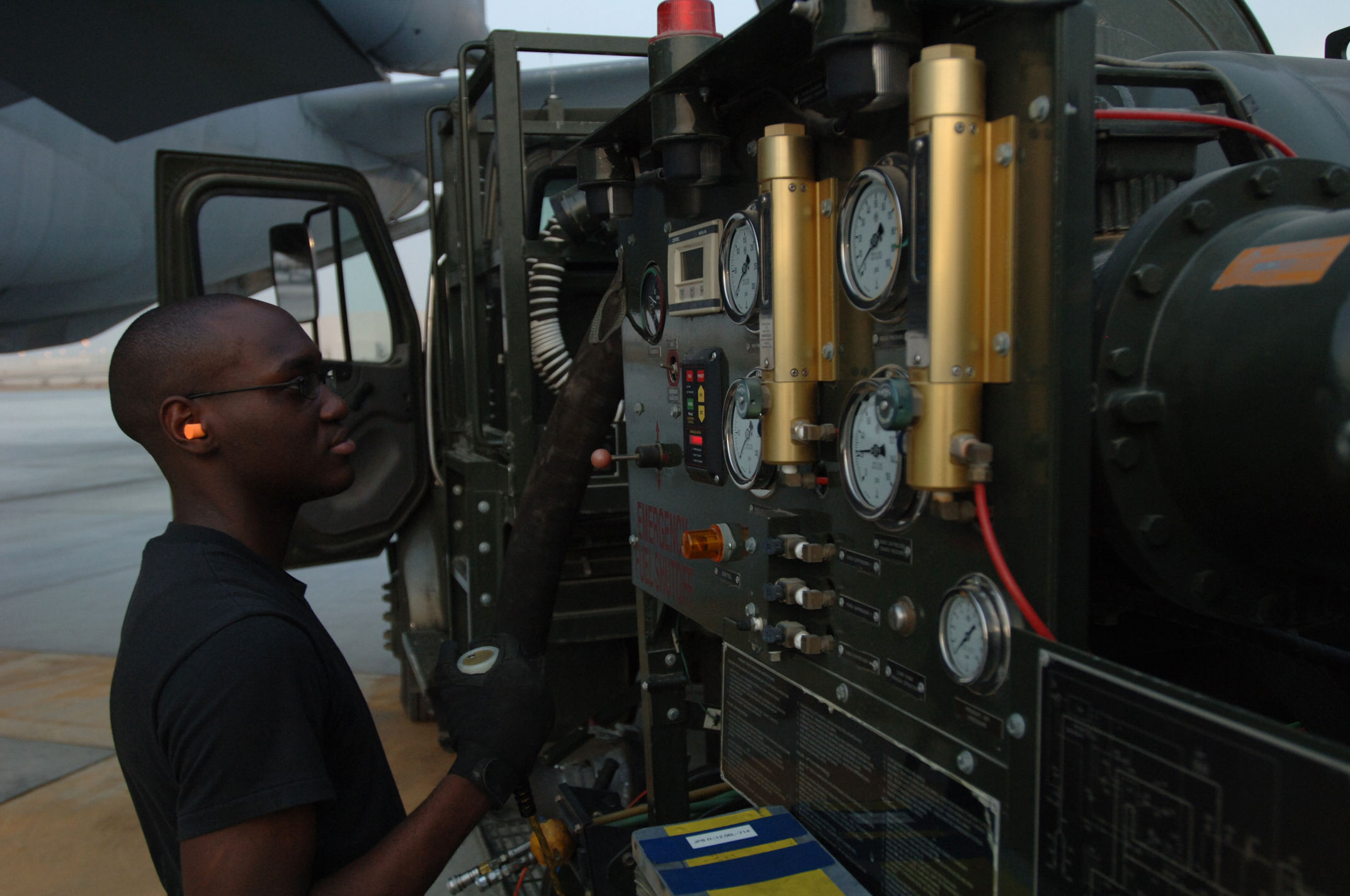 380th Fuels Distribution Operator breaks Air Force refueling record > U