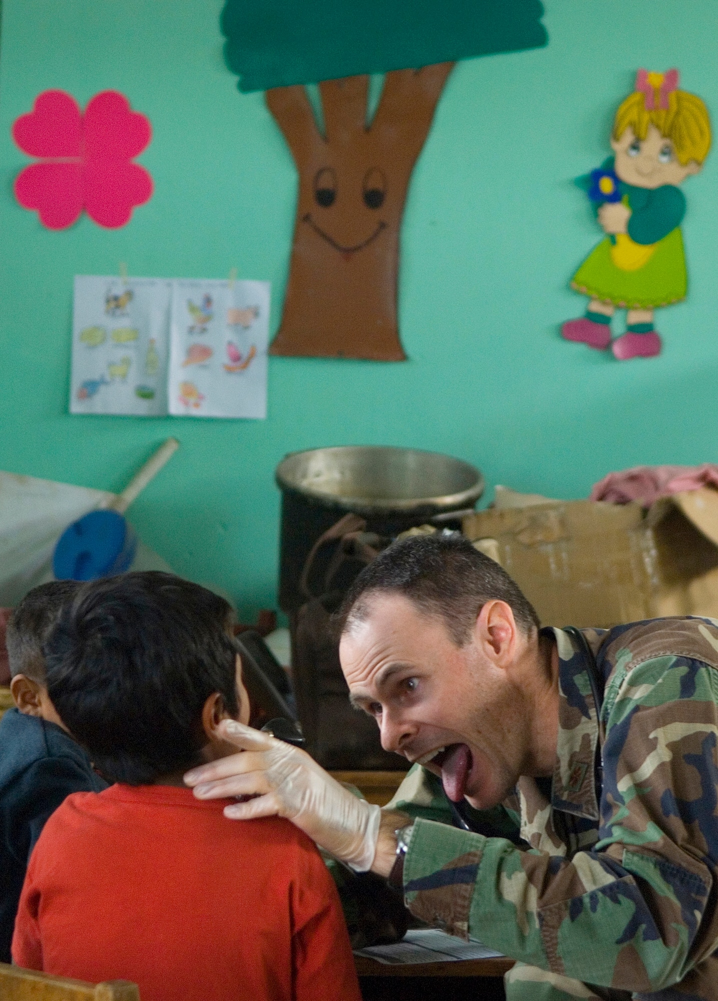 Maj. Eric Powardowski, deployed from March’s 452d Medical Squadron, gives a boy
a general exam inside a schoolhouse in Ayacucho. (U.S. Air Force photo by Staff Sgt. Bennie J. Davis III)
