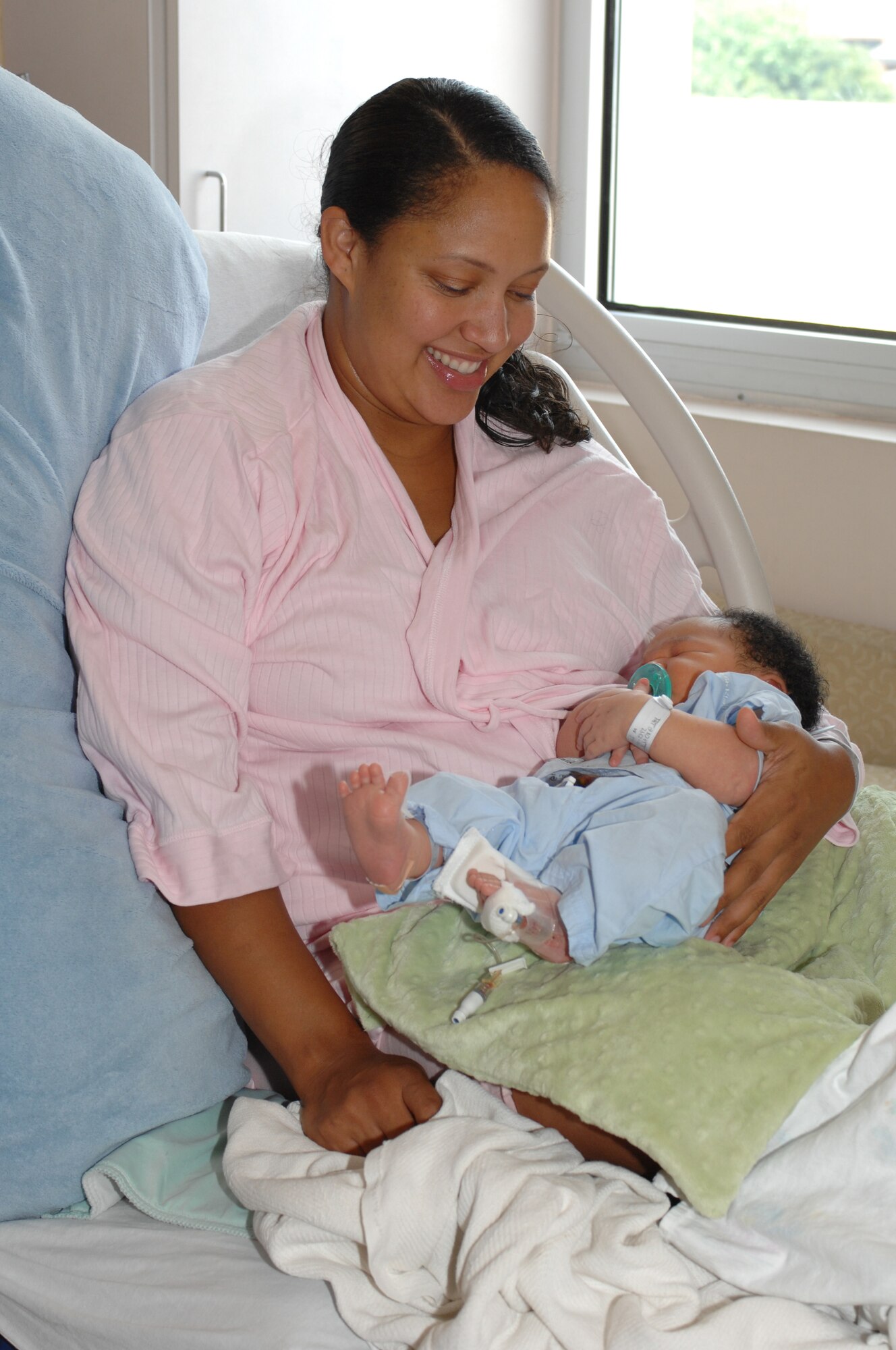 LANGLEY AIR FORCE BASE, Va. – Mrs. Chy Green, wife of Capt. Teven Green, holds her son Falcon Green at the hospital here July 5. Weighing 13 pounds and 4 ounces, Falcon is the biggest baby born naturally at Langley. (U.S. Air Force photo/Tech. Sgt. April Wickes)