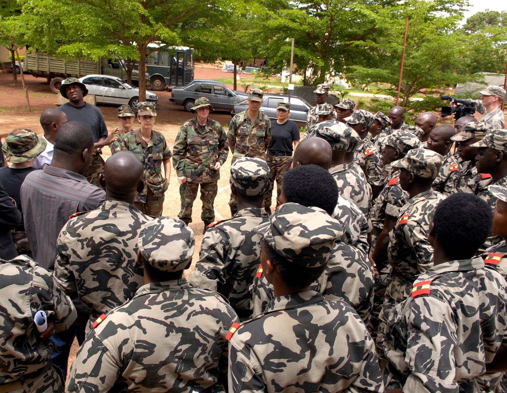 Maj. Linda Demary and other Airmen and Sailors teach Malian medical professionals about handling mass casualties during MEDFLAG 08, July 15. Major Demary is a nurse deployed from the 31st Medical Group, Aviano Air Base, Italy.  (U.S. Air Force photo/Senior Airman Michael S. Dorus)

