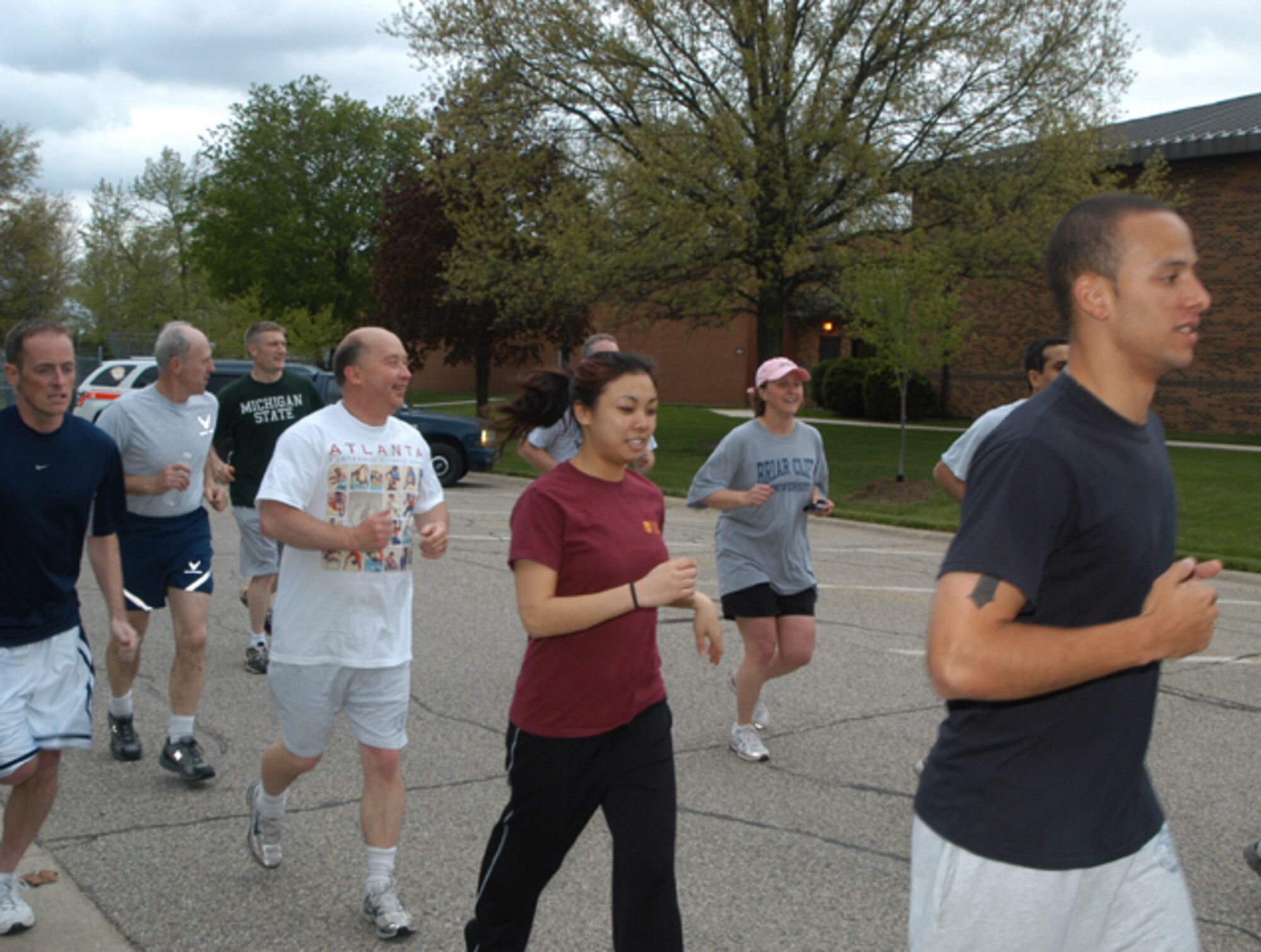 GRISSOM AIR RESERVE BASE, Ind., --  Members of the 434th Air Refueling Wing participate in physical fitness activities during a recent Unit Training Assembly.  Health and fitness have become an important part in the lives, and training, of members of the Air Force Reserve Command.  Each reservist must pass an annual "Fit to Fight" test which includes a 1.5 mile run, push-ups and sit-ups.  (U.S. Air Force photo/Staff Sgt. Ben Mota)                                