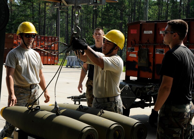 MOODY AIR FORCE BASE, Ga. -- Airmen of the 23rd Equipment Maintenance Squadron load a live MK-82 bomb before building it here July 17. The MK-82 is a 500 lb. general purpose bomb. (U.S. Air Force photo by Senior Airman Brittany Barker)