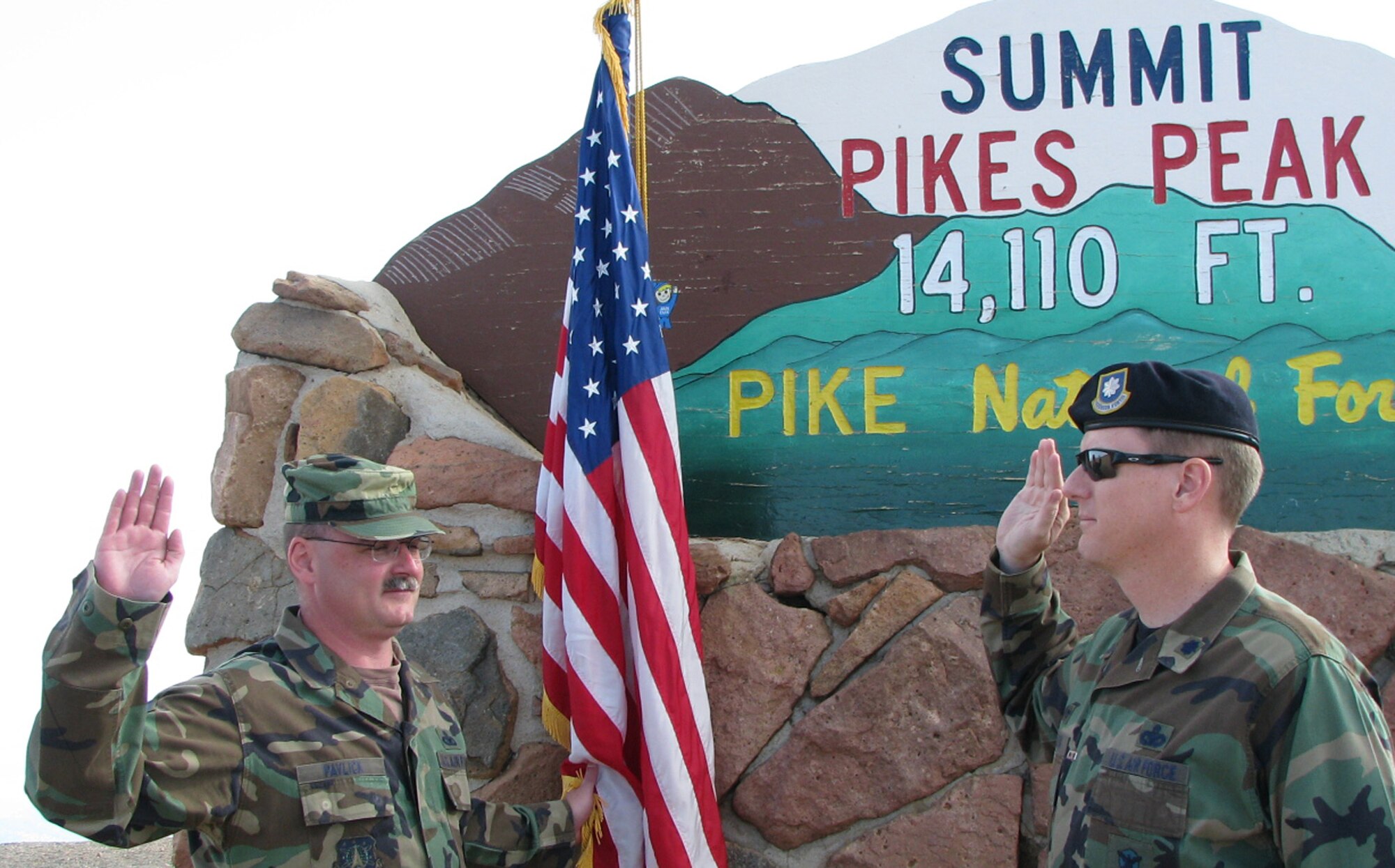 Senior Master Sgt. Thomas Pavlick (left), 21st Security Forces Squadron first sergeant, re-dedicates his life to serving his country July 14 during a re-enlistment ceremony atop Colorado Springs’ famed Pikes Peak. The ceremony, presided over by Lt. Col. Thomas Allison, 21st SFS commander, wasn’t the first time Sergeant Pavlick had re-enlisted in such an exotic location. He has also raised his right hand before atop Mt. Rushmore near Keystone, S.D. (U.S. Air Force photo/Chief Master Sgt. Michael Zirkle)