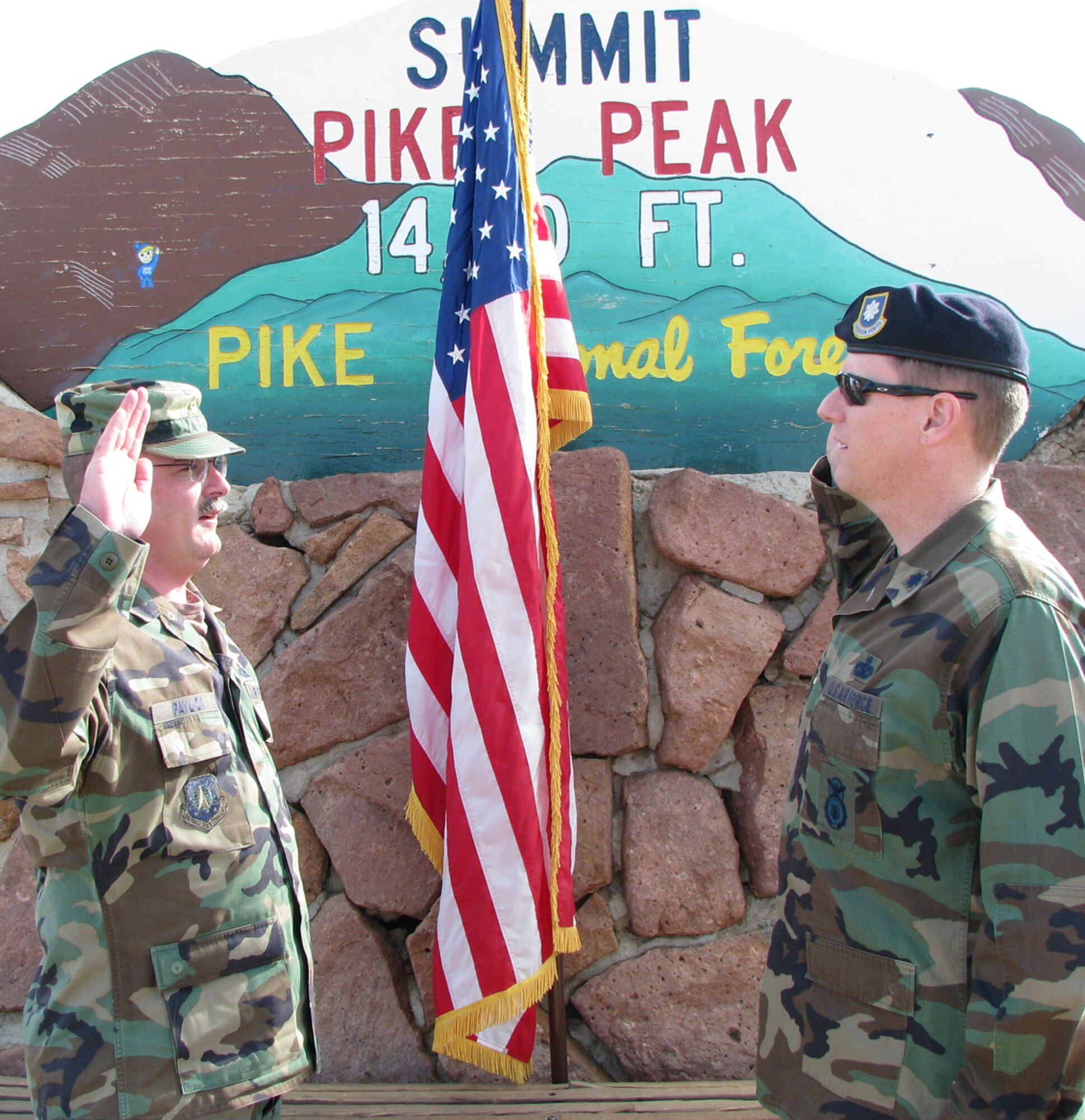 Senior Master Sgt. Thomas Pavlick (left), 21st Security Forces Squadron first sergeant, re-dedicates his life to serving his country July 14 during a re-enlistment ceremony atop Colorado Springs’ famed Pikes Peak. The ceremony, presided over by Lt. Col. Thomas Allison, 21st SFS commander, wasn’t the first time Sergeant Pavlick had re-enlisted in such an exotic location. He has also raised his right hand before atop Mt. Rushmore near Keystone, S.D. (U.S. Air Force photo/Chief Master Sgt. Michael Zirkle)