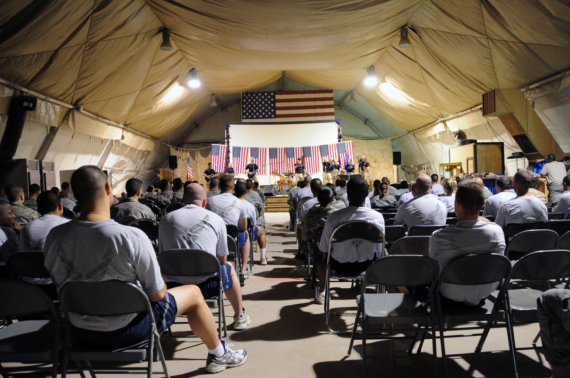 ALI BASE, Iraq -- Airmen of the 407th Air Expeditionary Group, enjoy the sounds of the U.S. Air Forces Central Expeditionary Band ?Oasis? here July 18. The band was here for a few days to promote morale and host nation ties throughout the area of responsibility. Concerts were held at multiple locations around the base and at Camp Cedar II, a forward operating base in the area. (U.S. Air Force photo/Tech. Sgt. Sabrina Johnson)