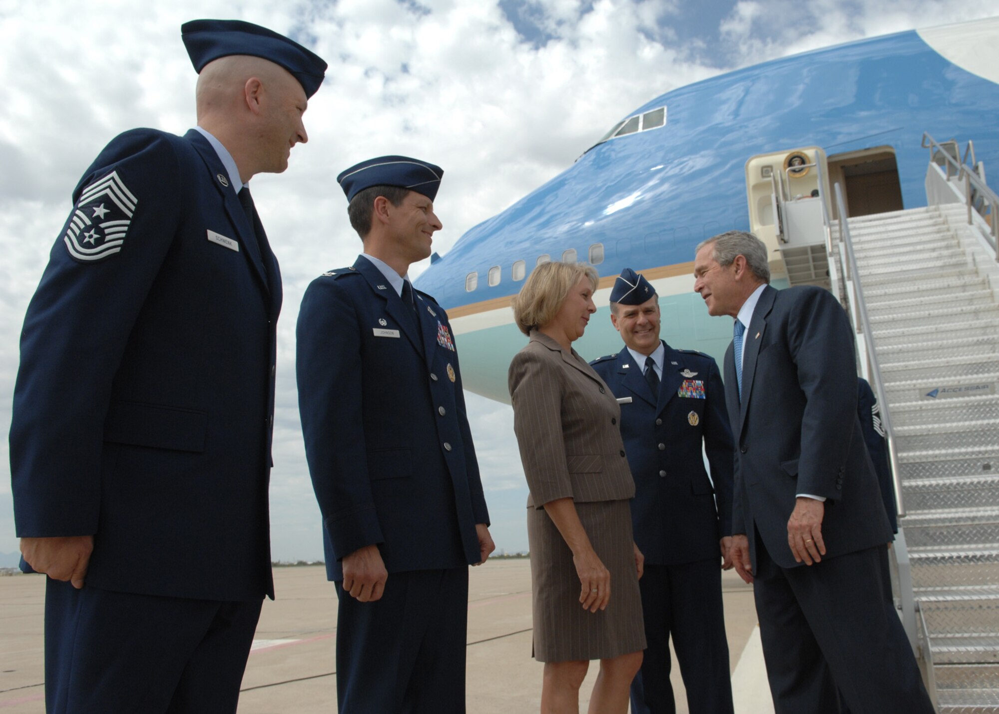 President Bush visits D-M, Tucson (U.S. Air Force photo by Senior Airman Alesia Goosic)