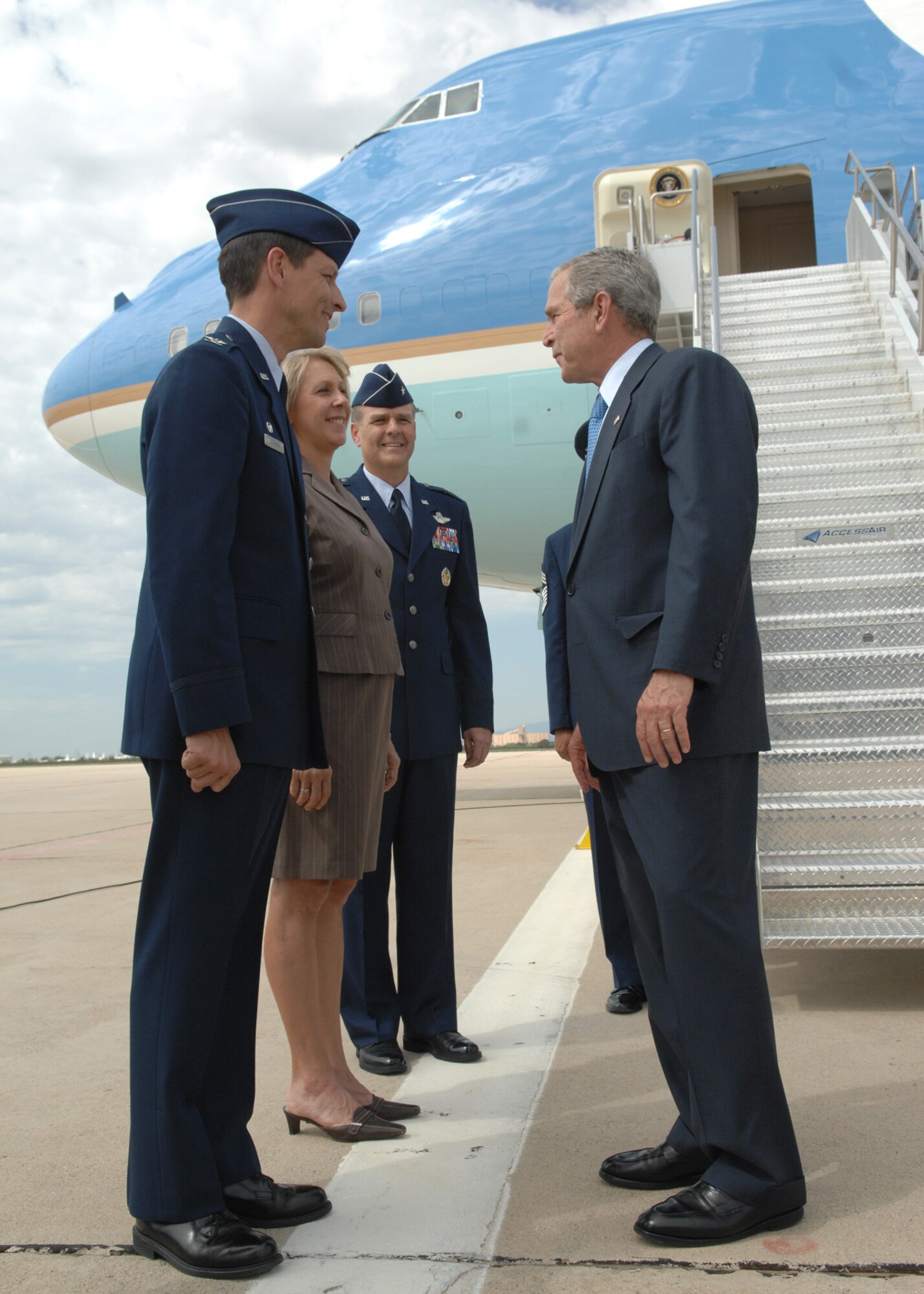 President Bush visits D-M, Tucson (U.S. Air Force photo by Senior Airman Alesia Goosic)