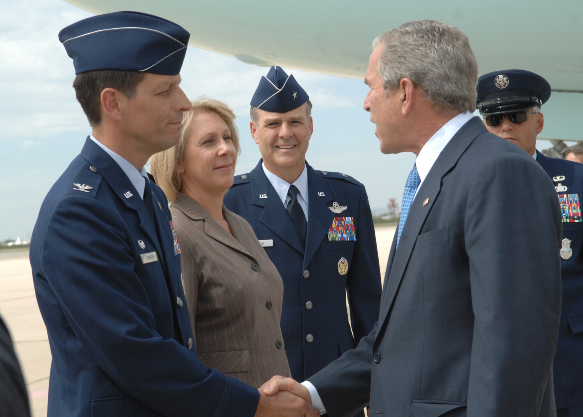 President Bush visits D-M, Tucson (U.S. Air Force photo by Senior Airman Alesia Goosic)