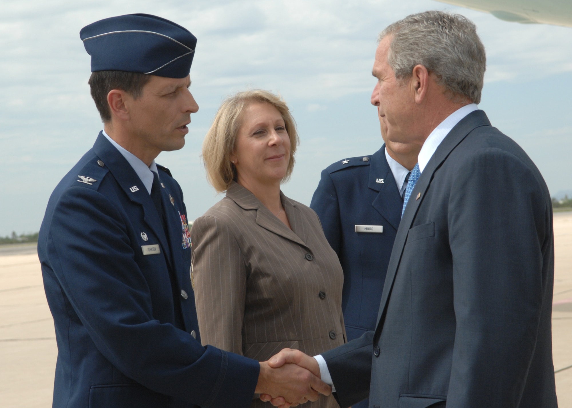 President Bush visits D-M, Tucson (U.S. Air Force photo by Senior Airman Alesia Goosic)