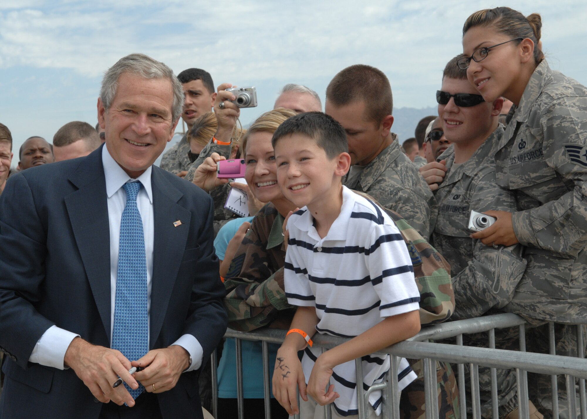 President Bush visits D-M, Tucson (U.S. Air Force photo by Senior Airman Alesia Goosic)
