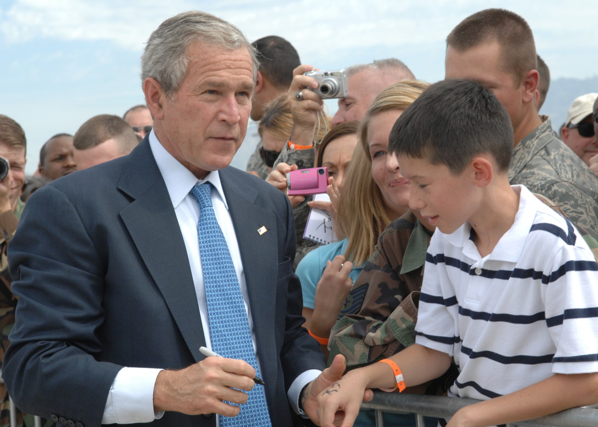 President Bush visits D-M, Tucson (U.S. Air Force photo by Senior Airman Alesia Goosic)