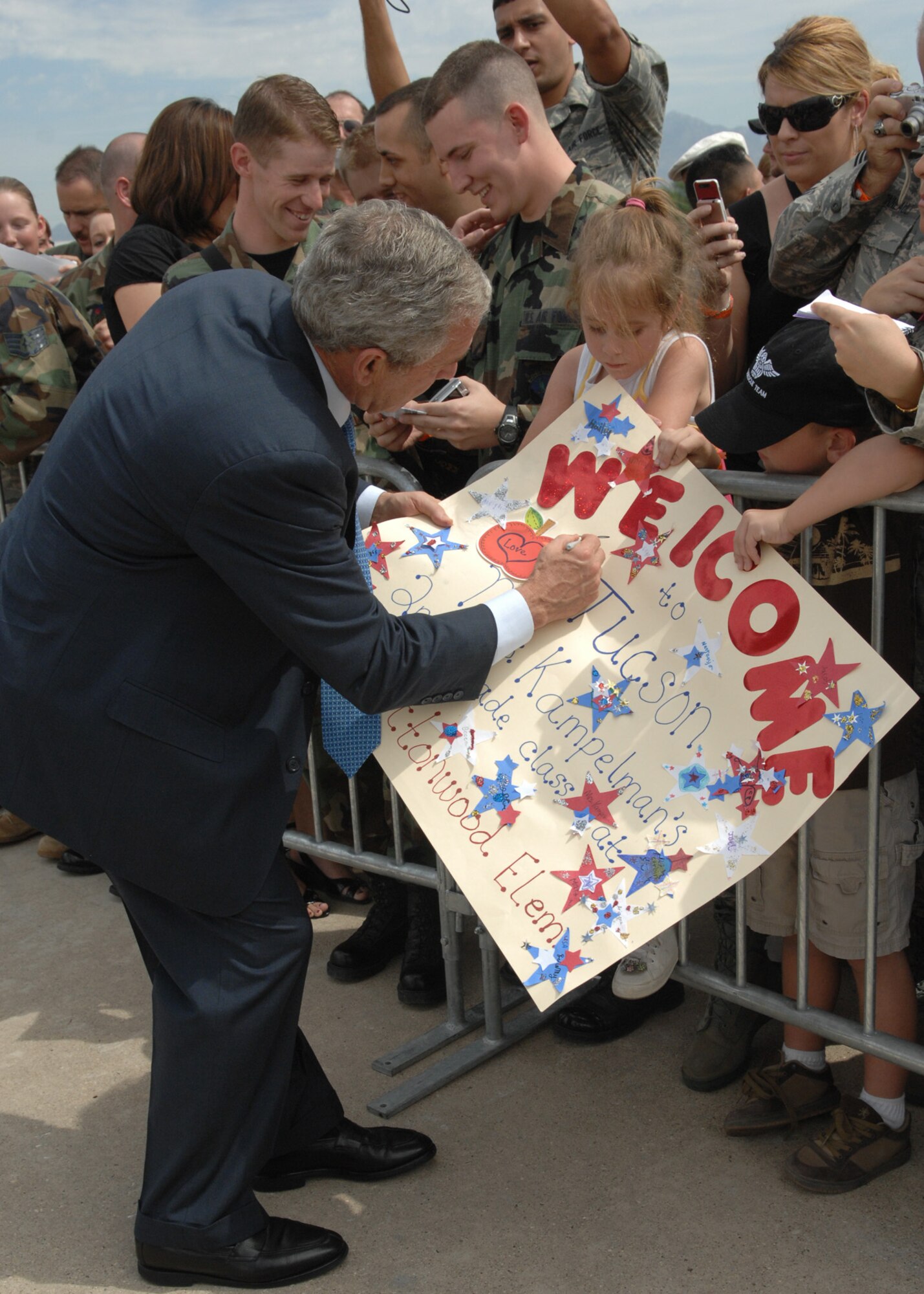 President Bush visits D-M, Tucson (U.S. Air Force photo by Senior Airman Alesia Goosic)