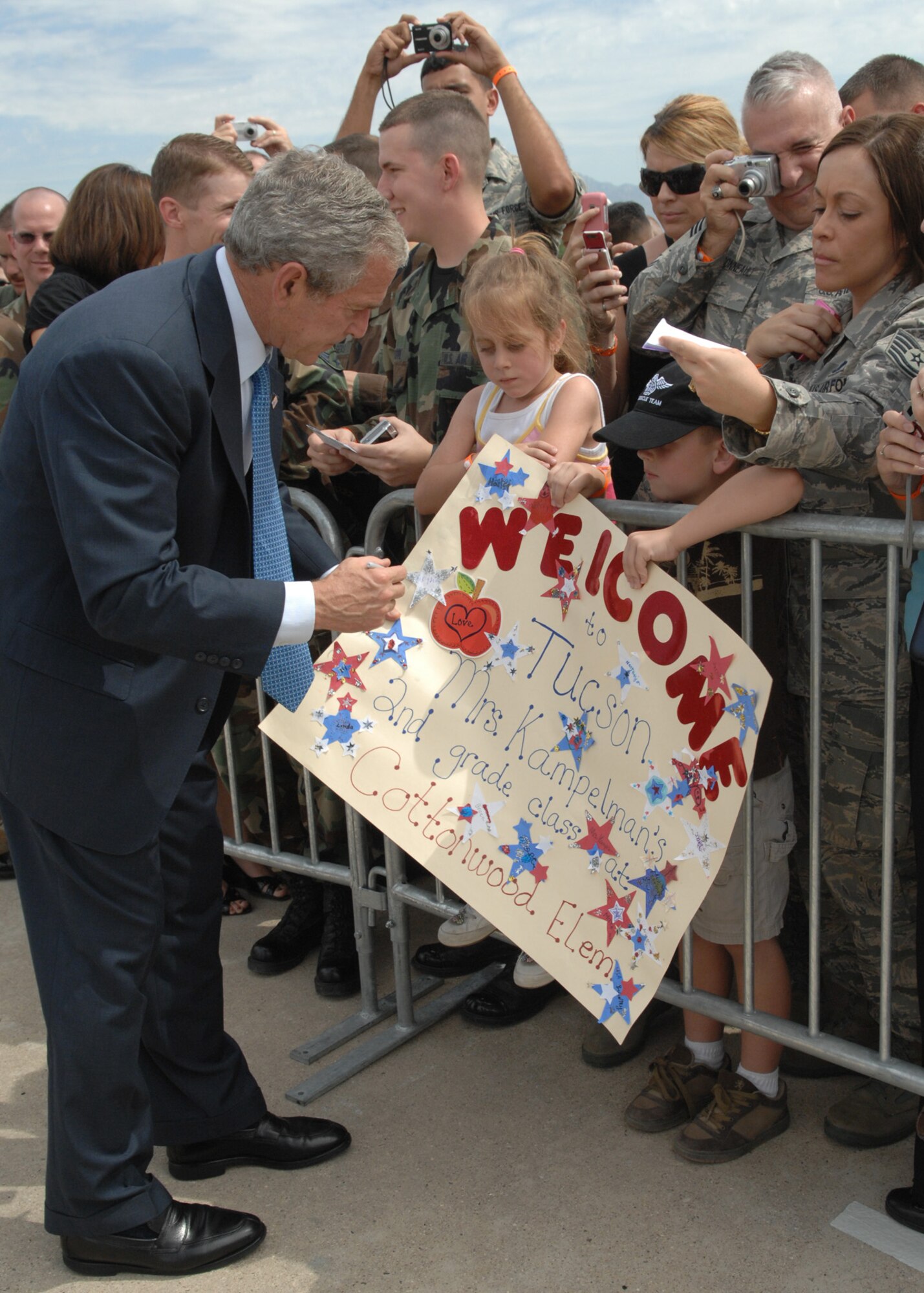 President Bush visits D-M, Tucson (U.S. Air Force photo by Senior Airman Alesia Goosic)
