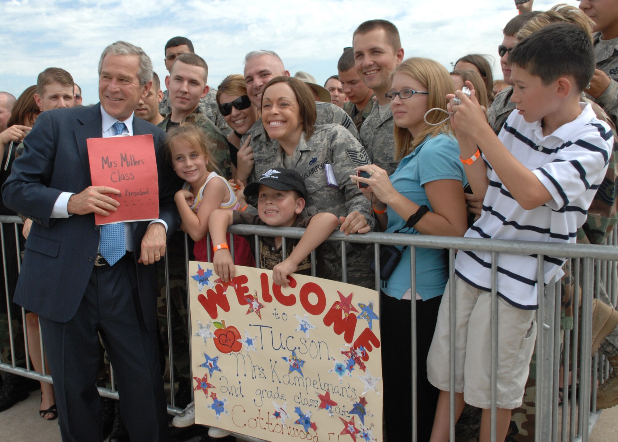 President Bush visits D-M, Tucson (U.S. Air Force photo by Senior Airman Alesia Goosic)