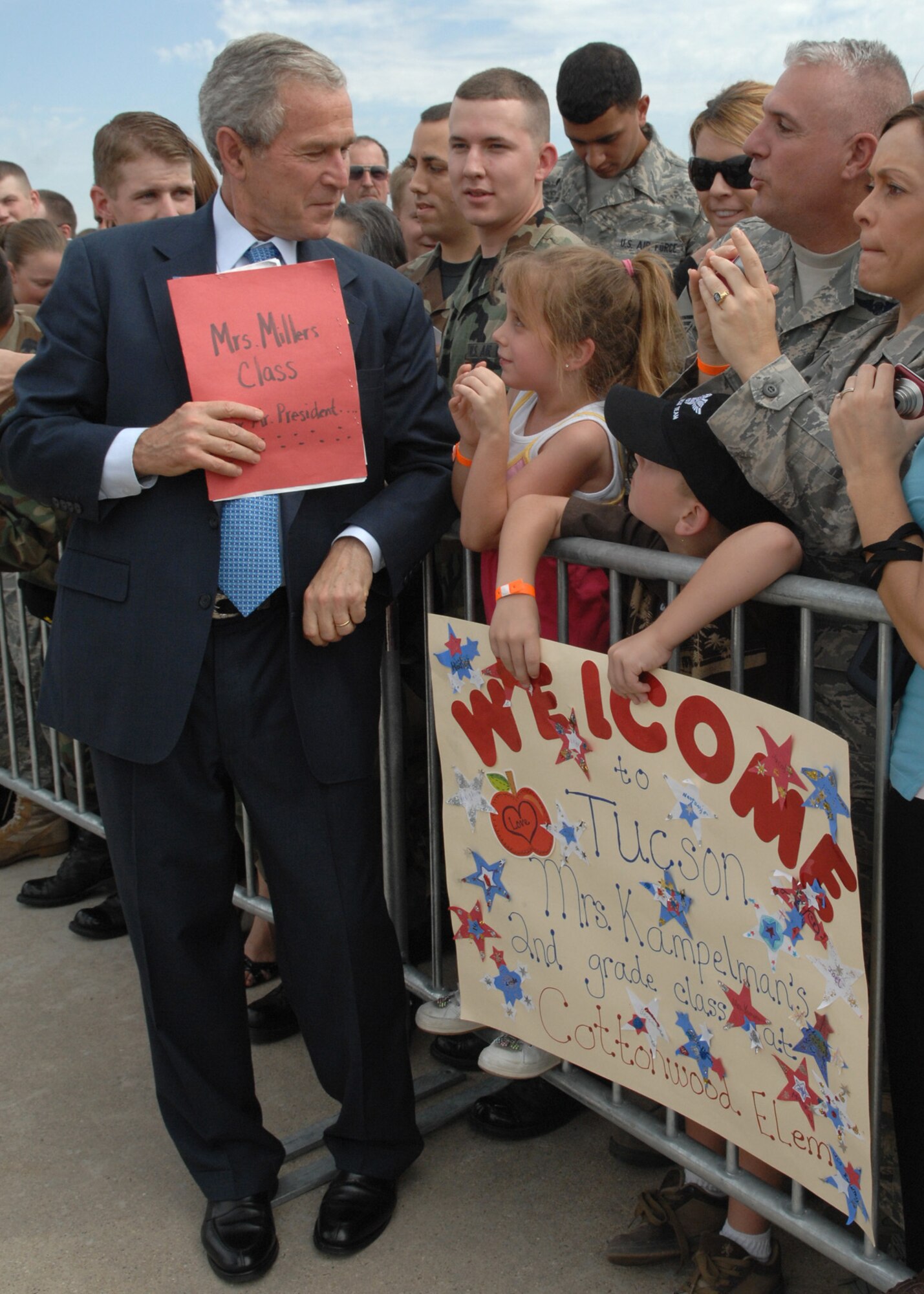 President Bush visits D-M, Tucson (U.S. Air Force photo by Senior Airman Alesia Goosic)