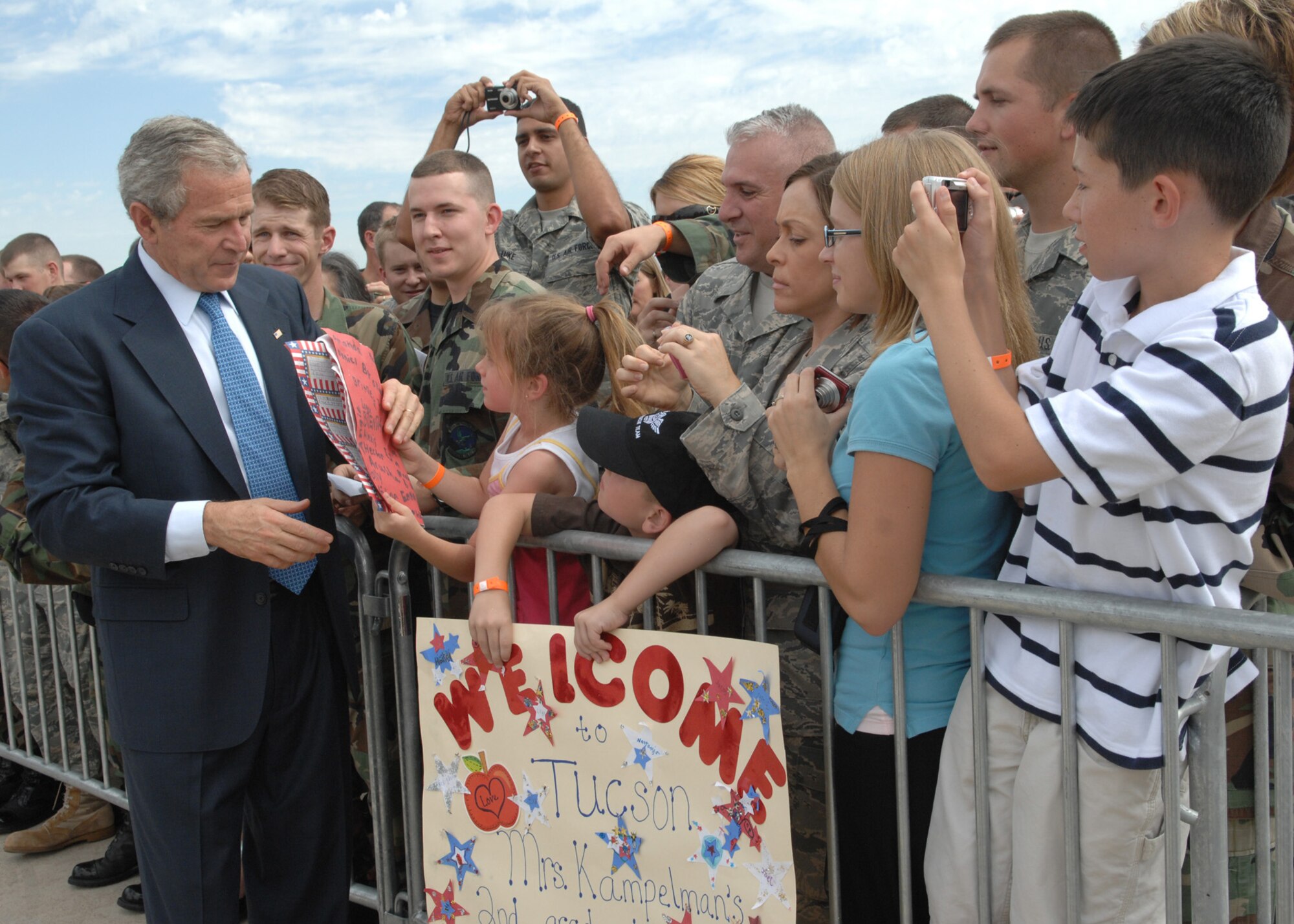 President Bush visits D-M, Tucson (U.S. Air Force photo by Senior Airman Alesia Goosic)