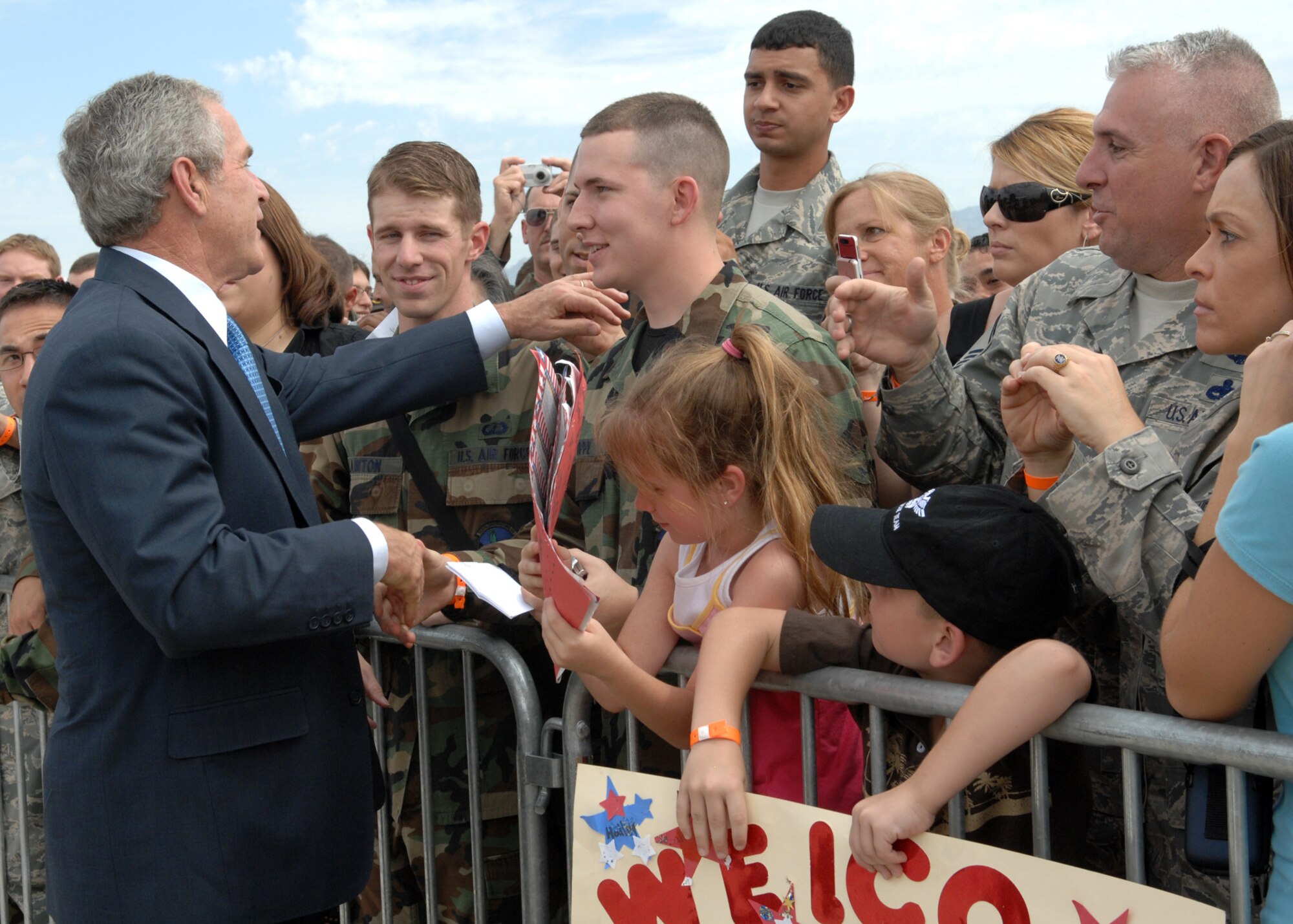 President Bush visits D-M, Tucson (U.S. Air Force photo by Senior Airman Alesia Goosic)
