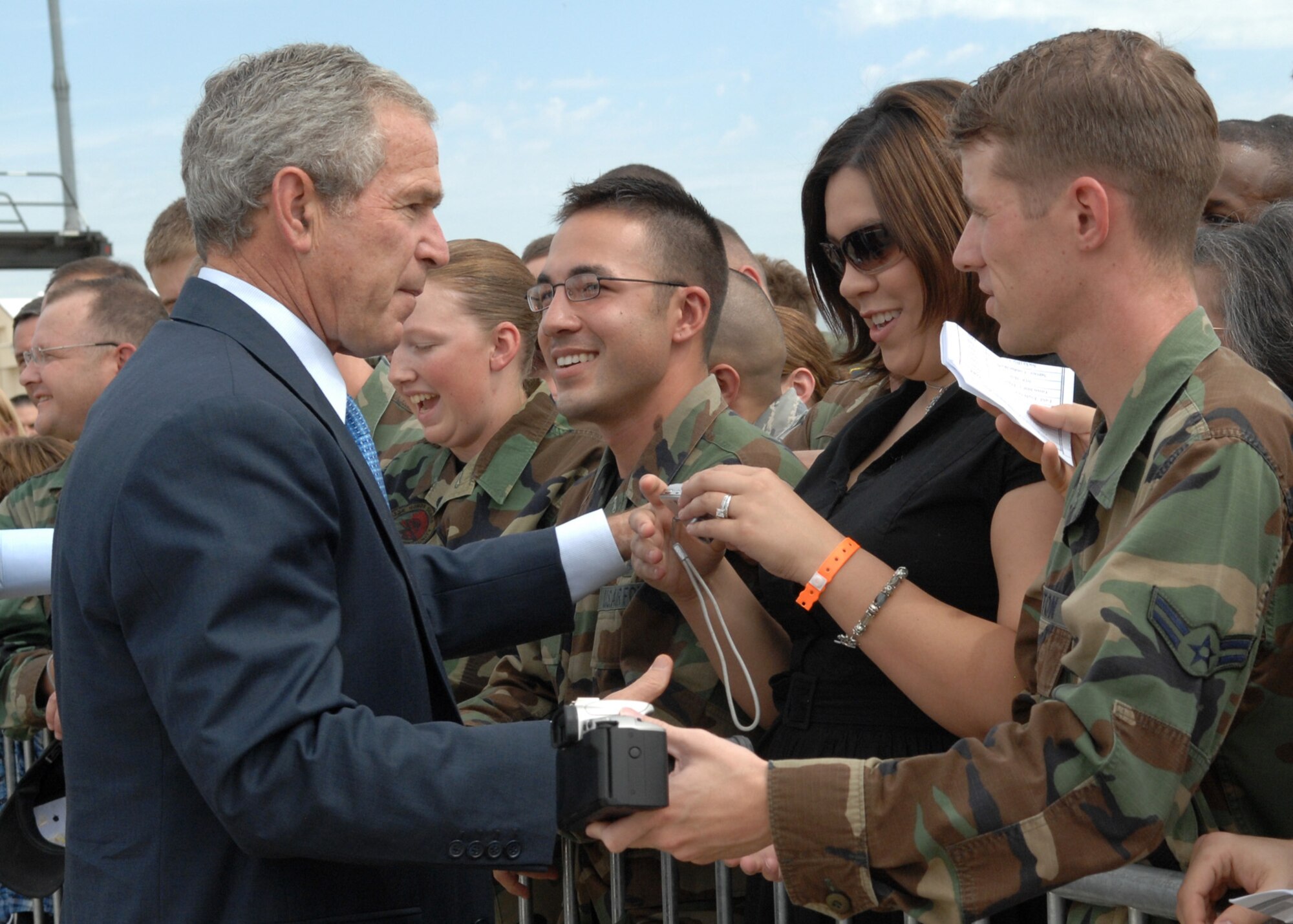 President Bush visits D-M, Tucson (U.S. Air Force photo by Senior Airman Alesia Goosic)